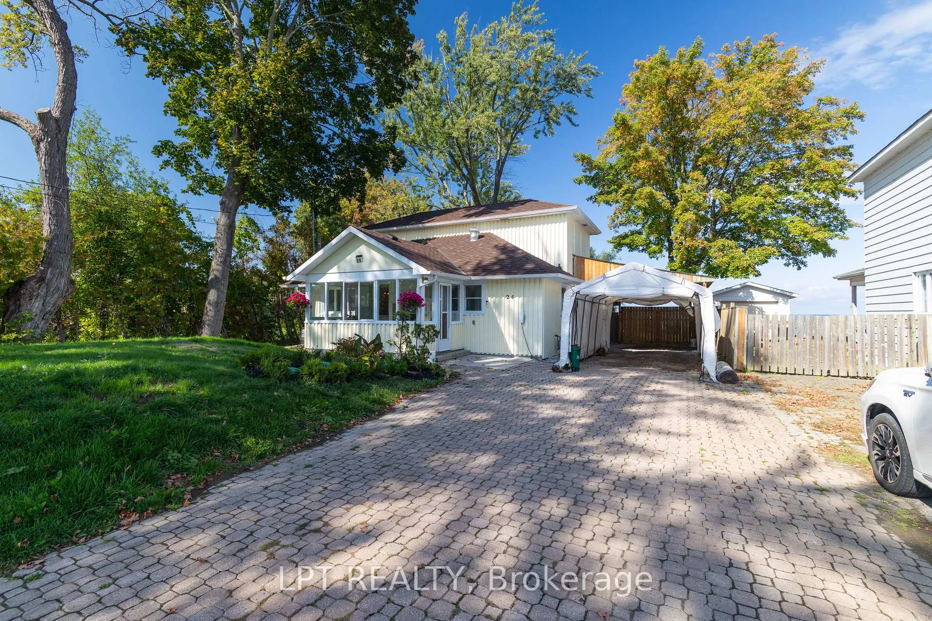 Photo 6 of 24 Lakeshore Road, Georgina, Virginia — HOMEH