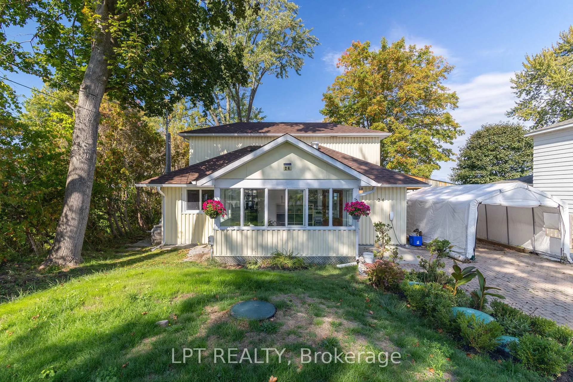 Photo 7 of 24 Lakeshore Road, Georgina, Virginia — HOMEH