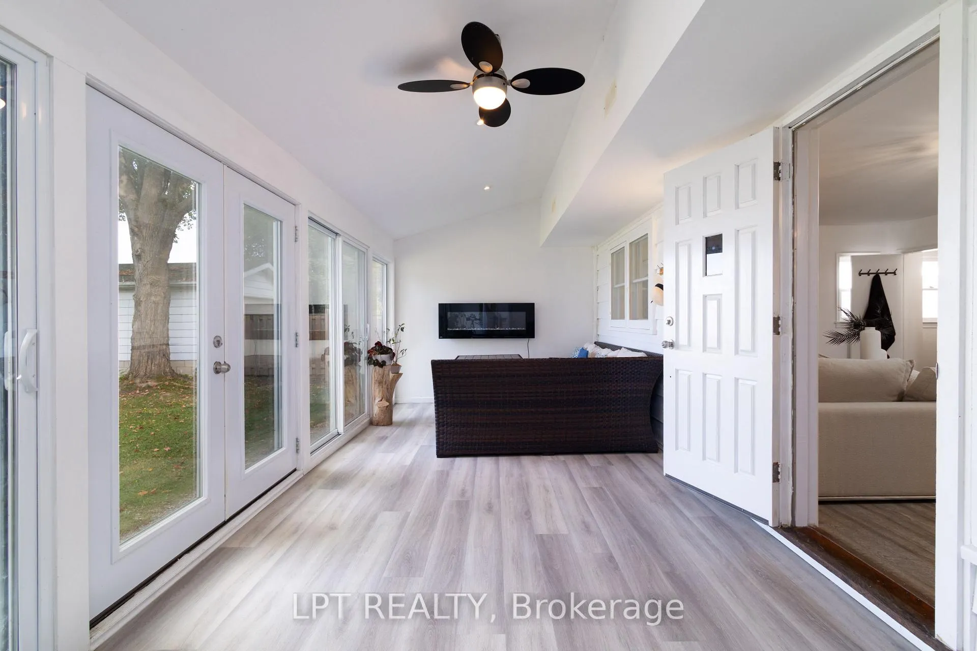 Photo 19 of 24 Lakeshore Road, Georgina, Virginia — HOMEH
