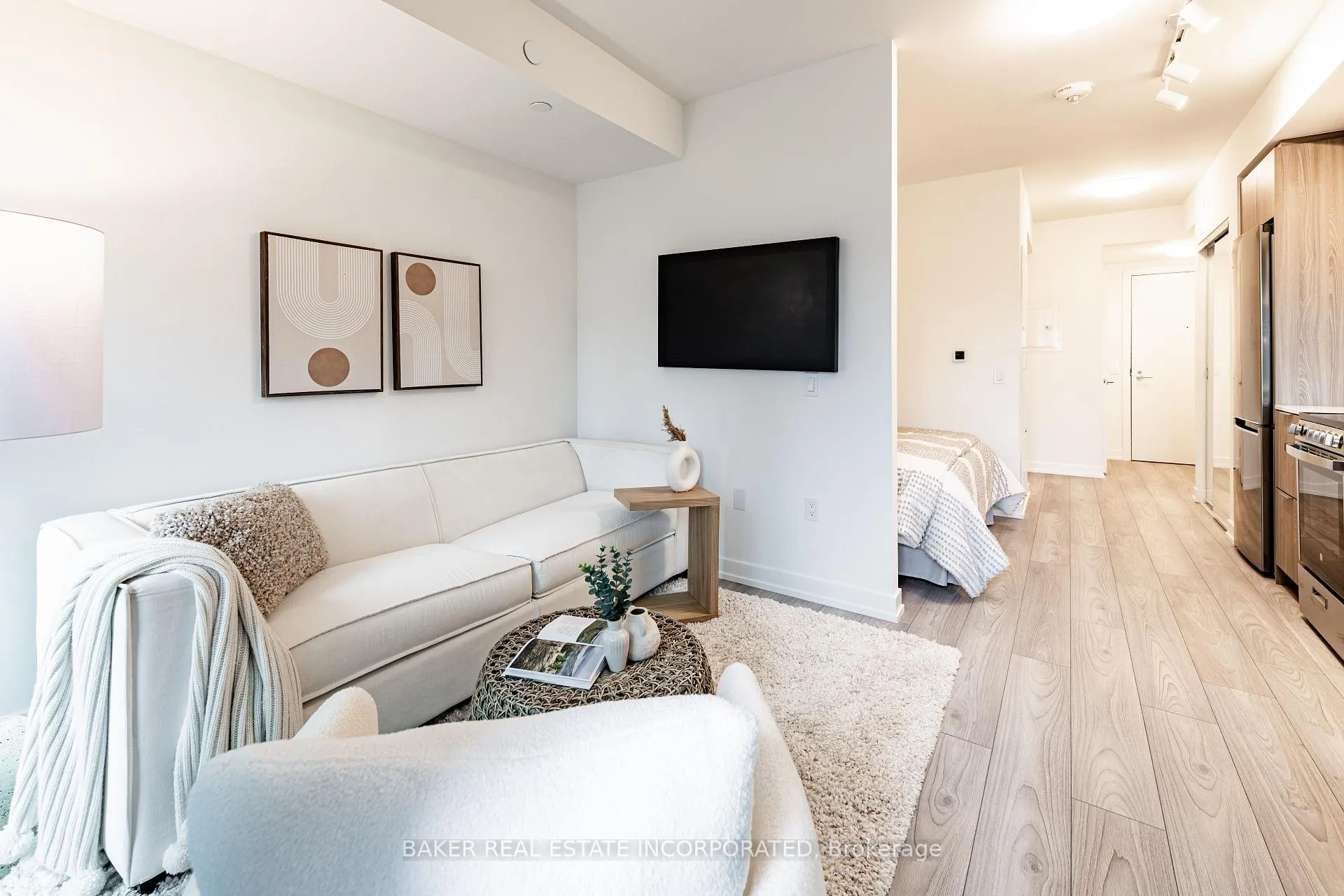 Photo 11 of Unit 1712, 223 Redpath Avenue, Toronto, Mount Pleasant West — HOMEH