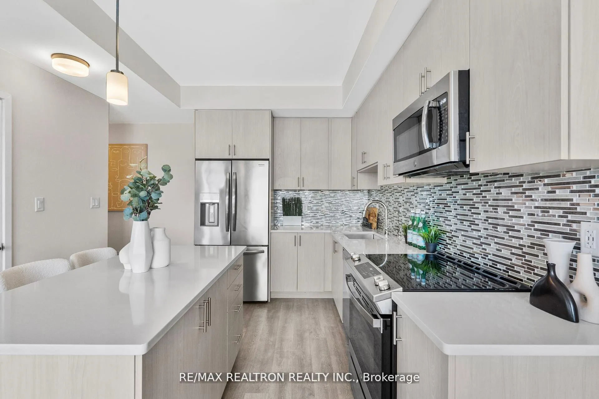 Photo 8 of Unit 401, 2550 Castlegate Crossing, Pickering, Duffin Heights — HOMEH
