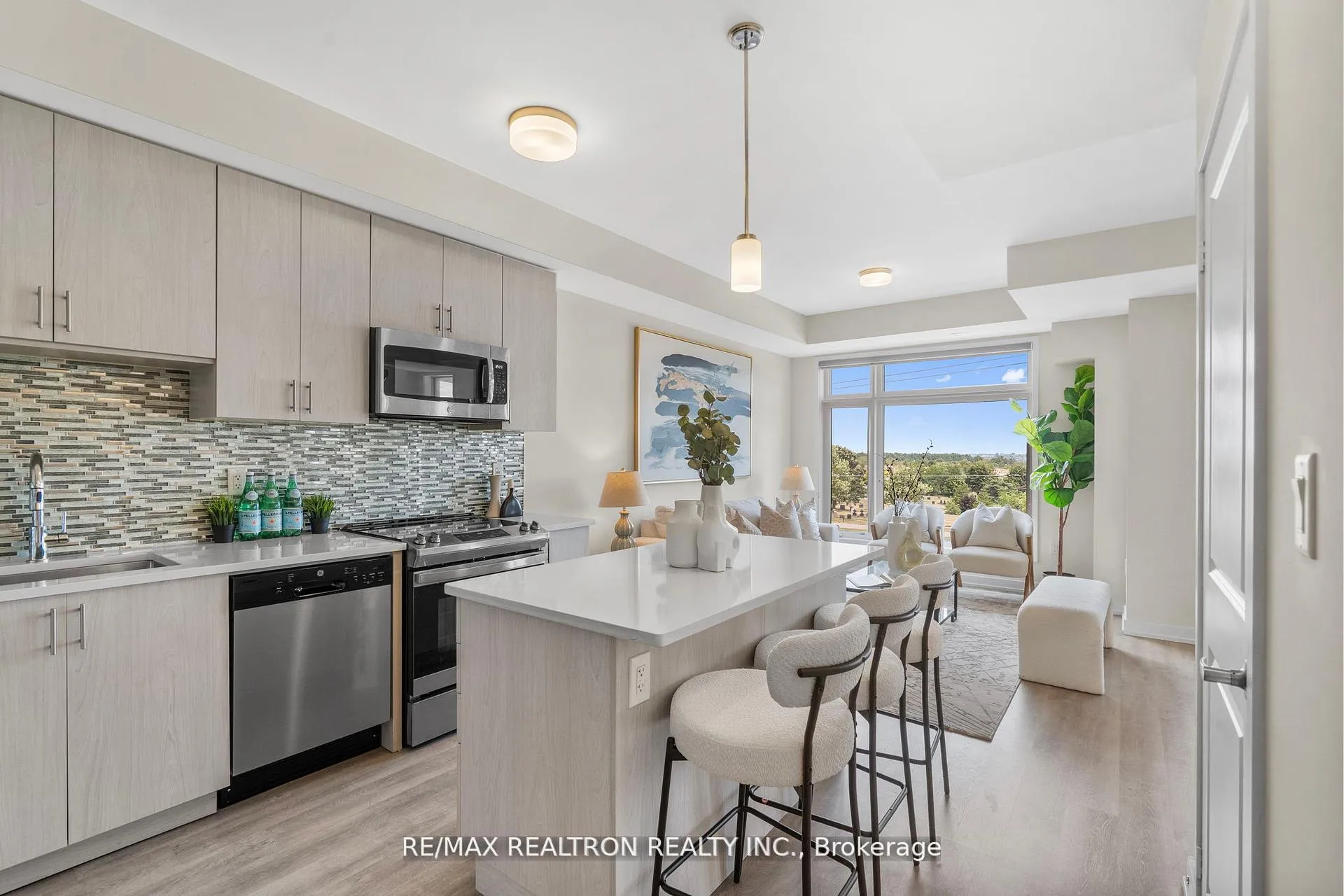 Photo 10 of Unit 401, 2550 Castlegate Crossing, Pickering, Duffin Heights — HOMEH