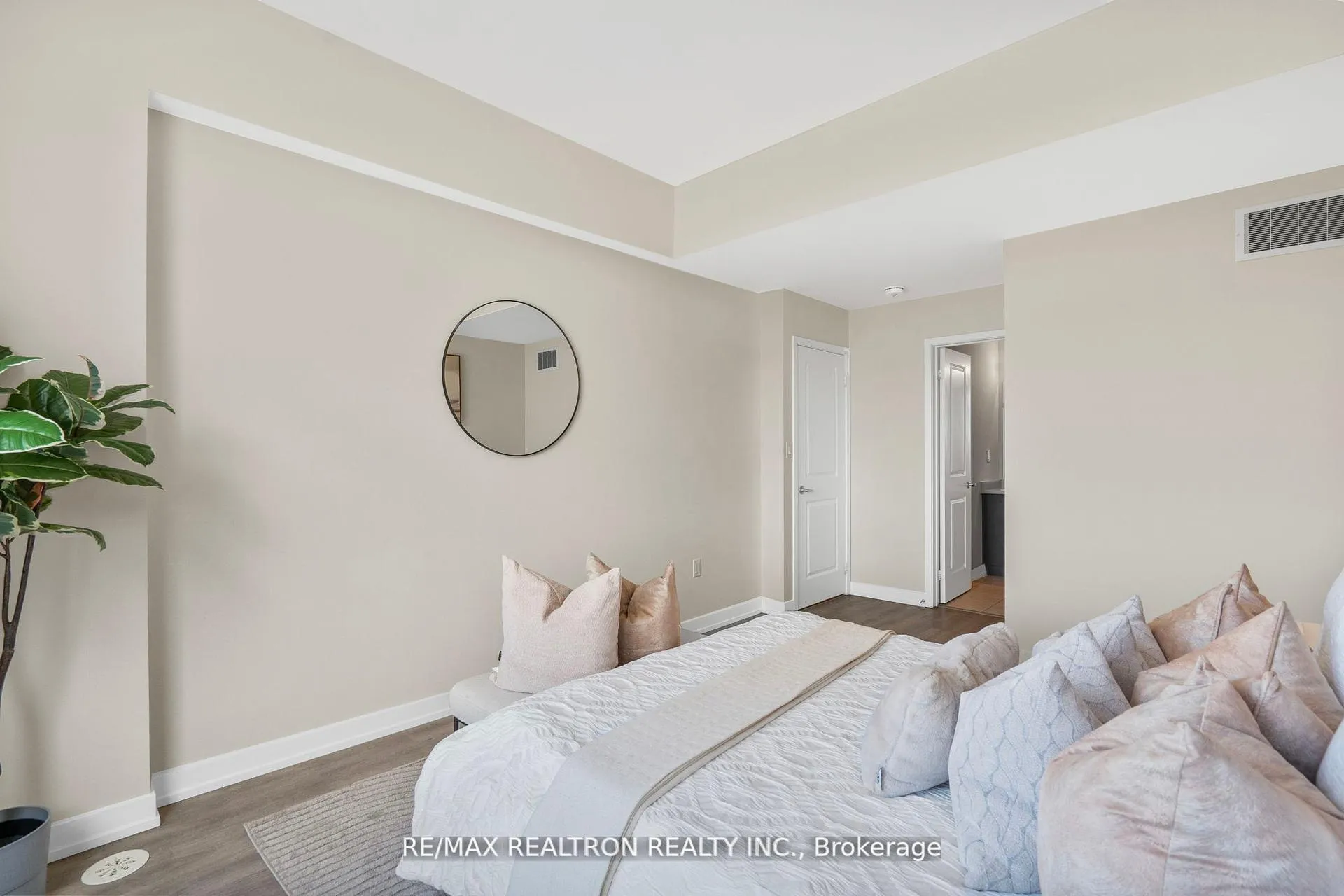 Photo 21 of Unit 401, 2550 Castlegate Crossing, Pickering, Duffin Heights — HOMEH