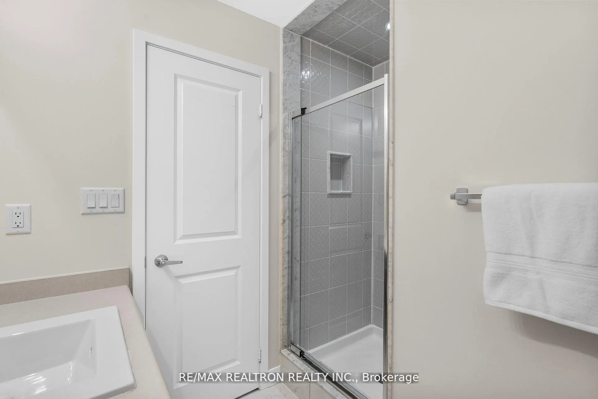 Photo 29 of Unit 401, 2550 Castlegate Crossing, Pickering, Duffin Heights — HOMEH