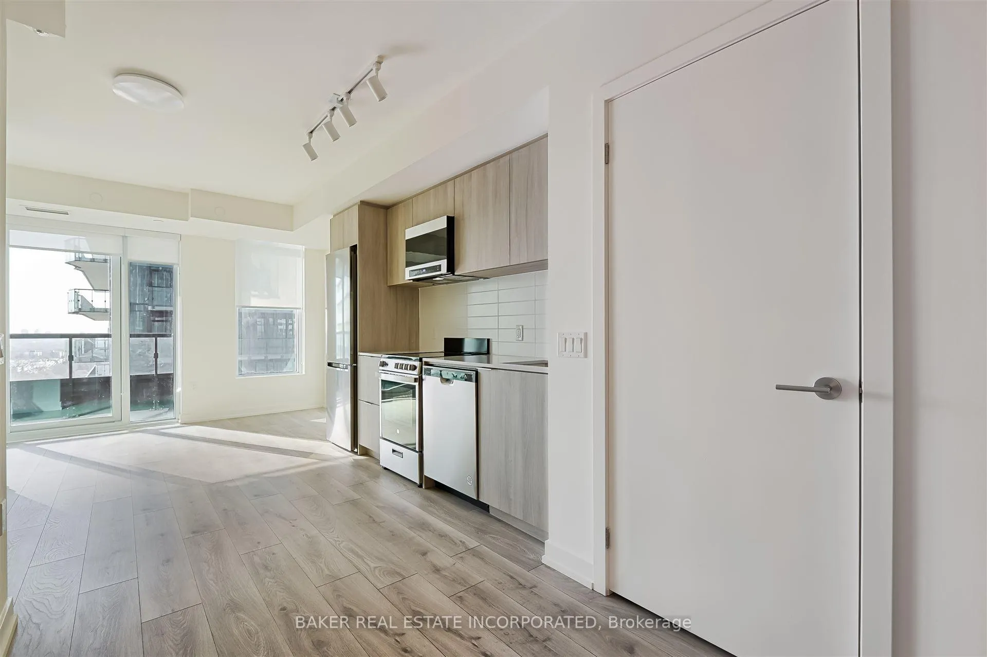 Photo 2 of Unit 1701, 223 Redpath Avenue, Toronto, Mount Pleasant West — HOMEH