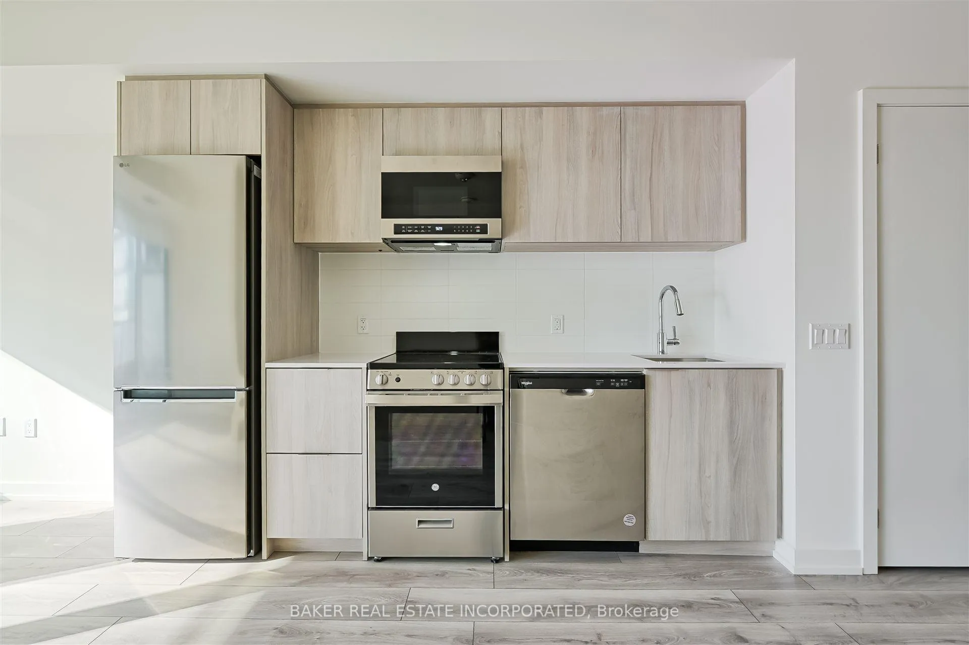 Photo 3 of Unit 1701, 223 Redpath Avenue, Toronto, Mount Pleasant West — HOMEH