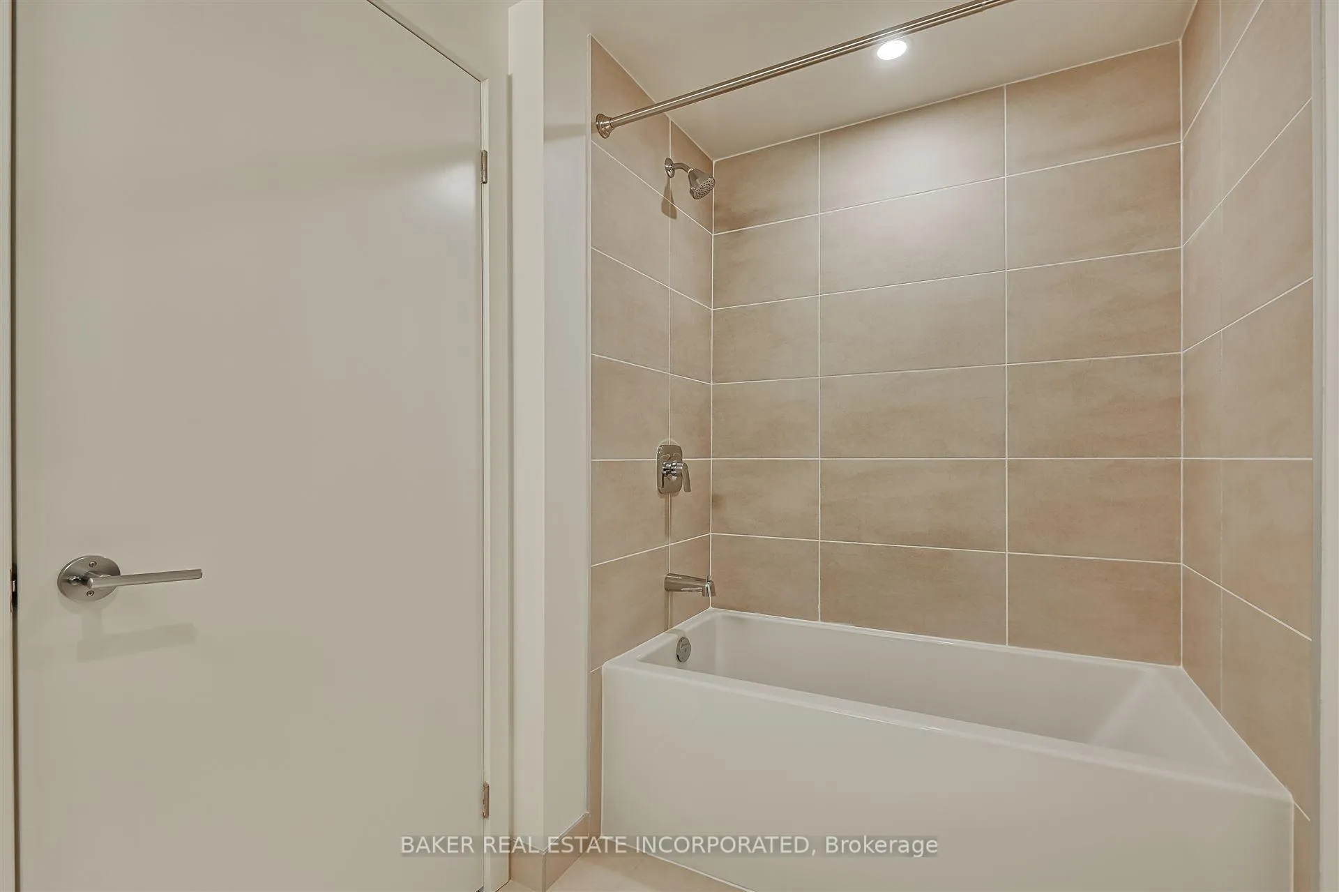 Photo 9 of Unit 1701, 223 Redpath Avenue, Toronto, Mount Pleasant West — HOMEH