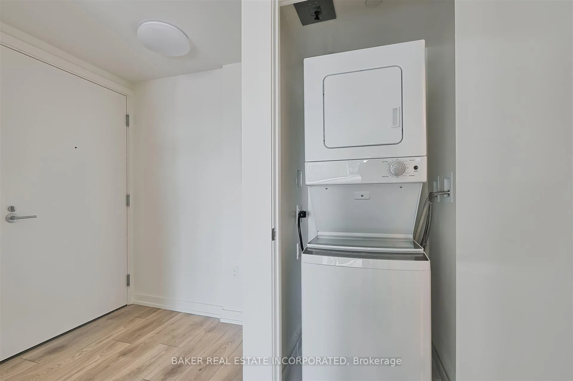 Photo 10 of Unit 1701, 223 Redpath Avenue, Toronto, Mount Pleasant West — HOMEH