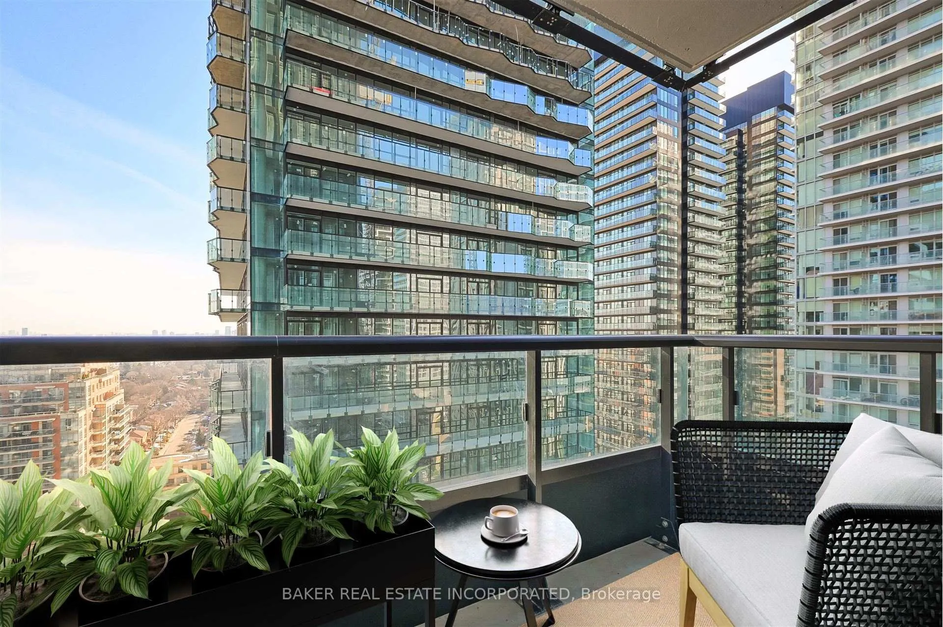 Photo 12 of Unit 1701, 223 Redpath Avenue, Toronto, Mount Pleasant West — HOMEH