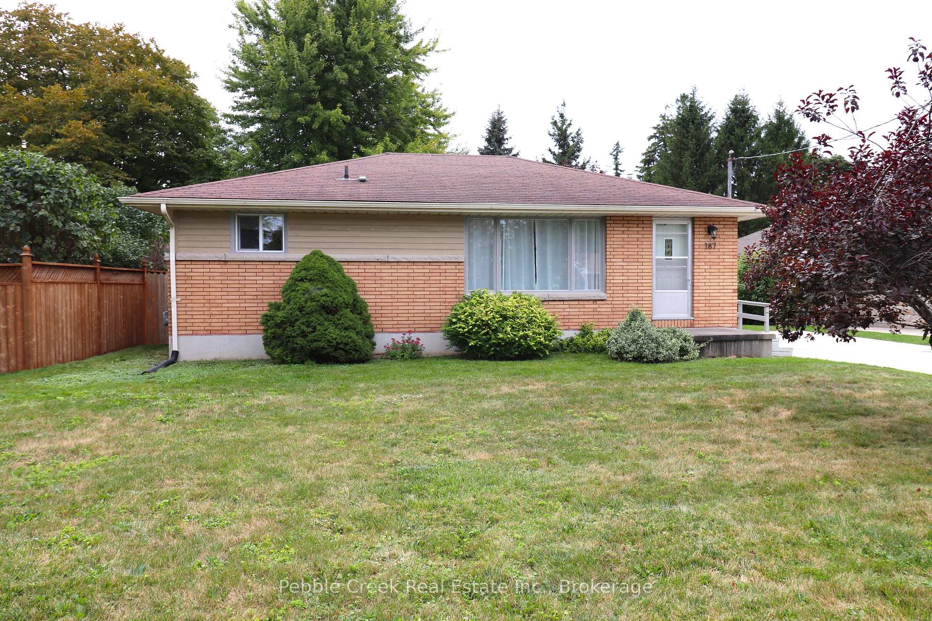 Photo 2 of 187 Cayley Street, Goderich, Goderich (Town) — HOMEH
