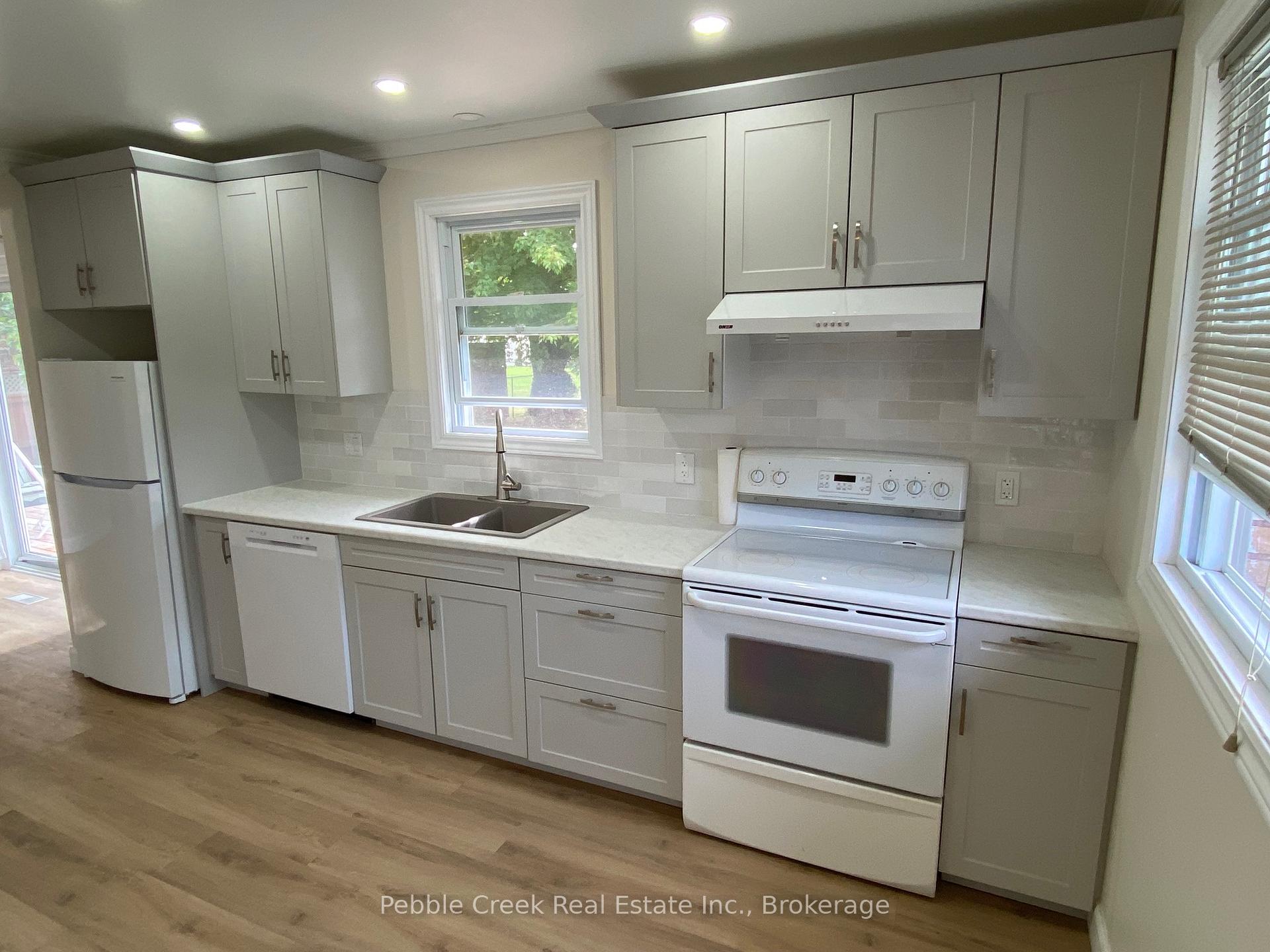 Photo 4 of 187 Cayley Street, Goderich, Goderich (Town) — HOMEH