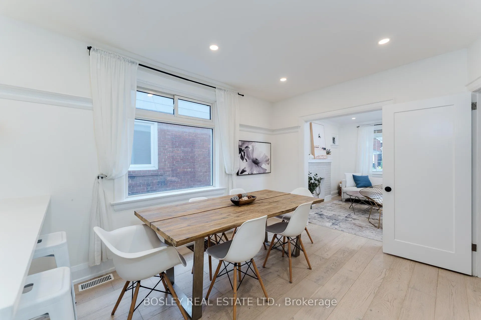 Photo 8 of 757 Sammon Avenue, Toronto, Danforth Village-East York — HOMEH