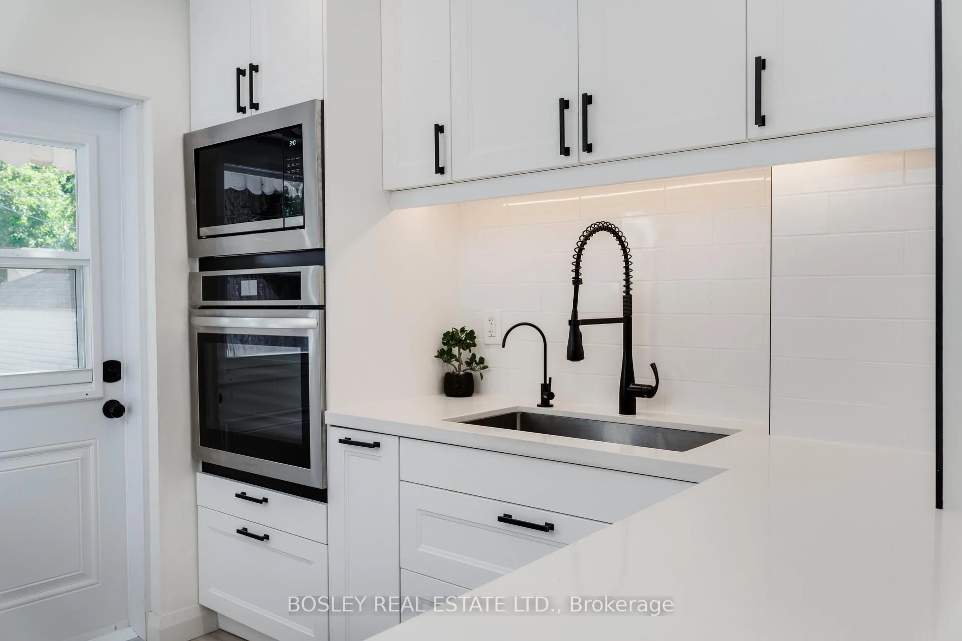 Photo 16 of 757 Sammon Avenue, Toronto, Danforth Village-East York — HOMEH