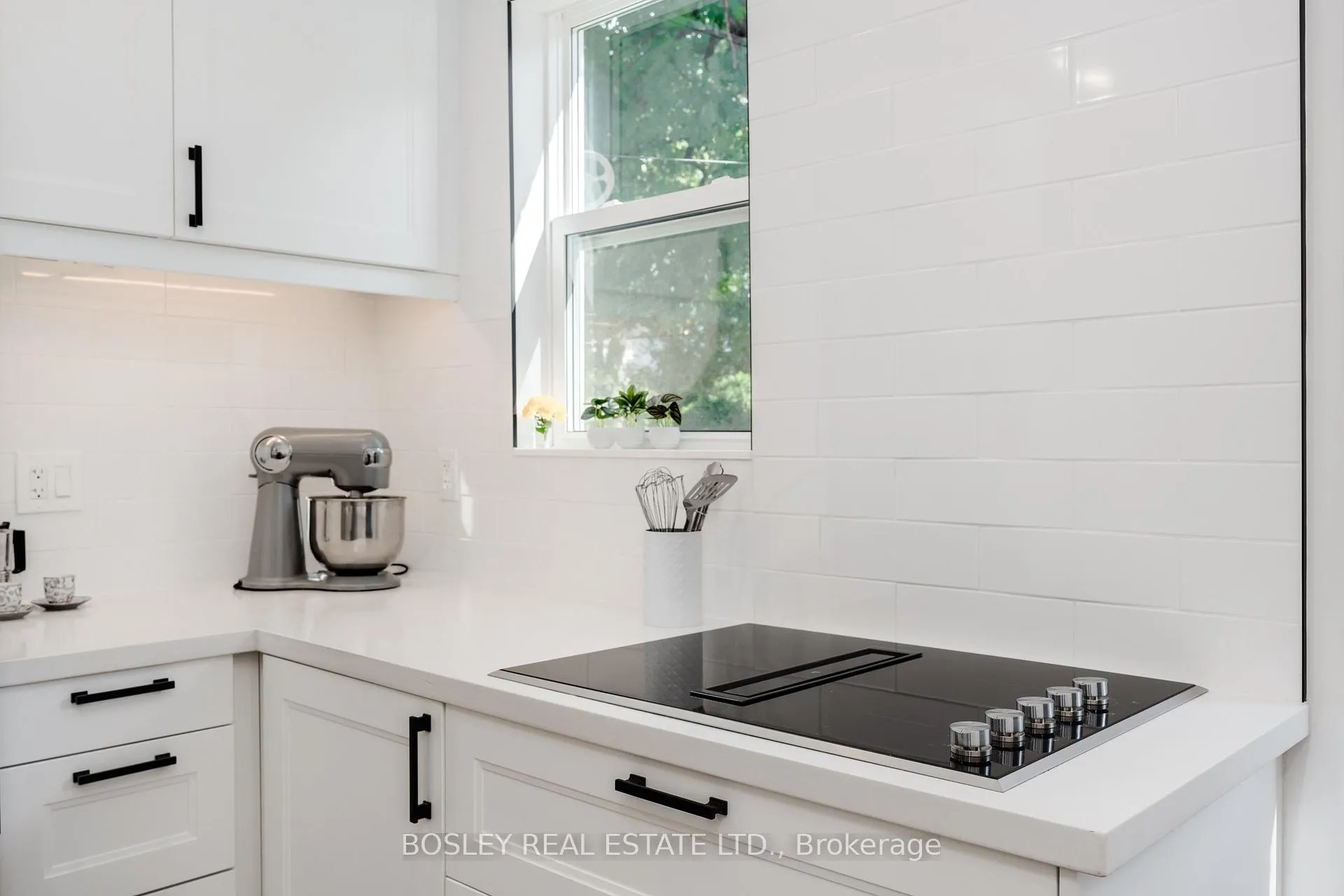 Photo 17 of 757 Sammon Avenue, Toronto, Danforth Village-East York — HOMEH