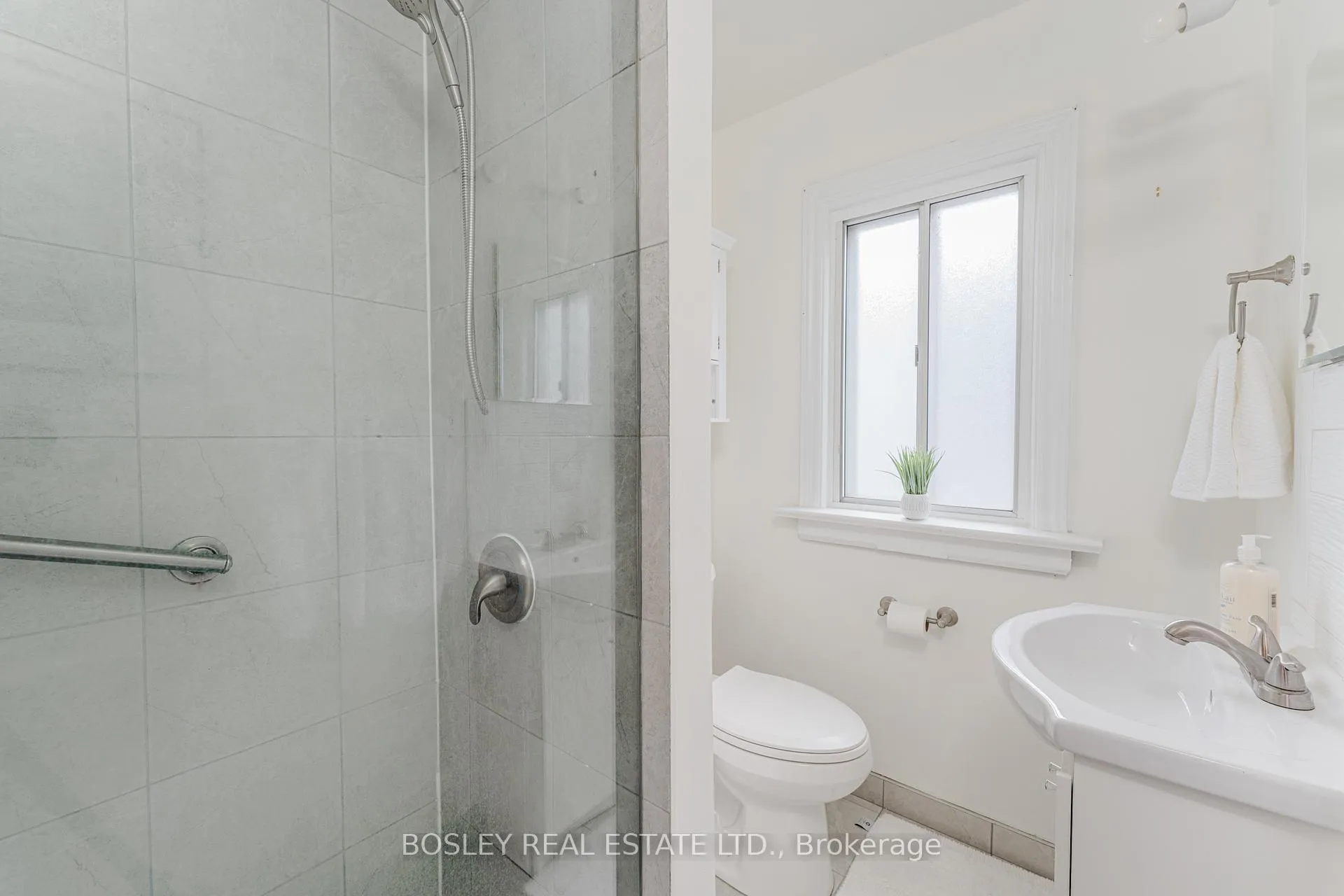 Photo 28 of 757 Sammon Avenue, Toronto, Danforth Village-East York — HOMEH