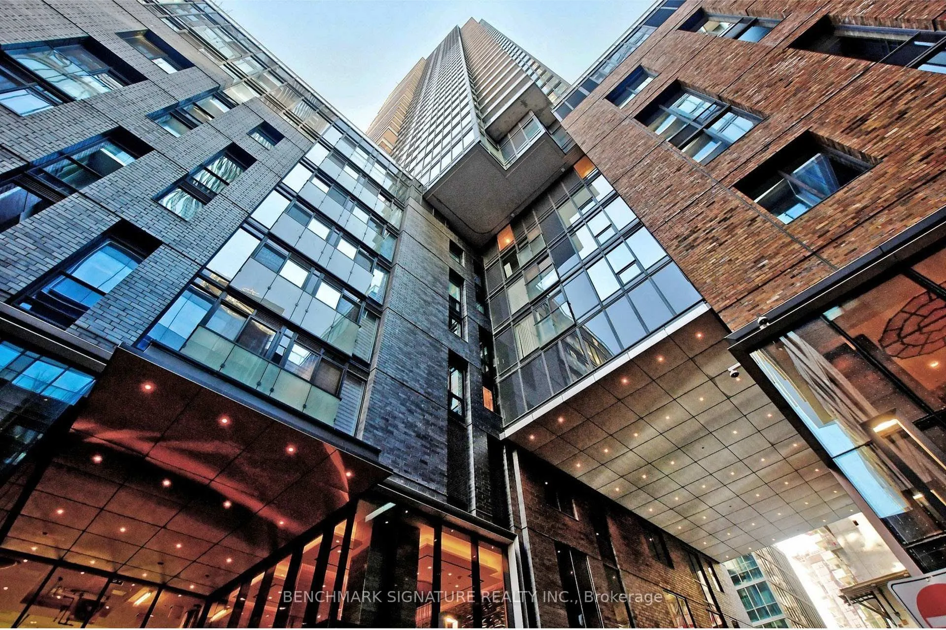 Photo 3 of Unit 918, 115 Blue Jays Way, Toronto, Waterfront Communities — HOMEH