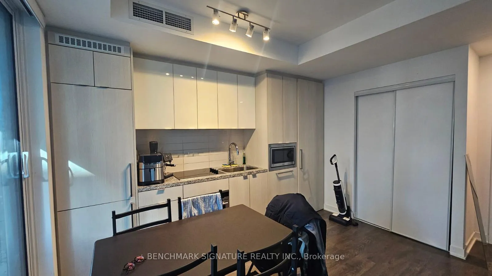 Photo 13 of Unit 918, 115 Blue Jays Way, Toronto, Waterfront Communities — HOMEH
