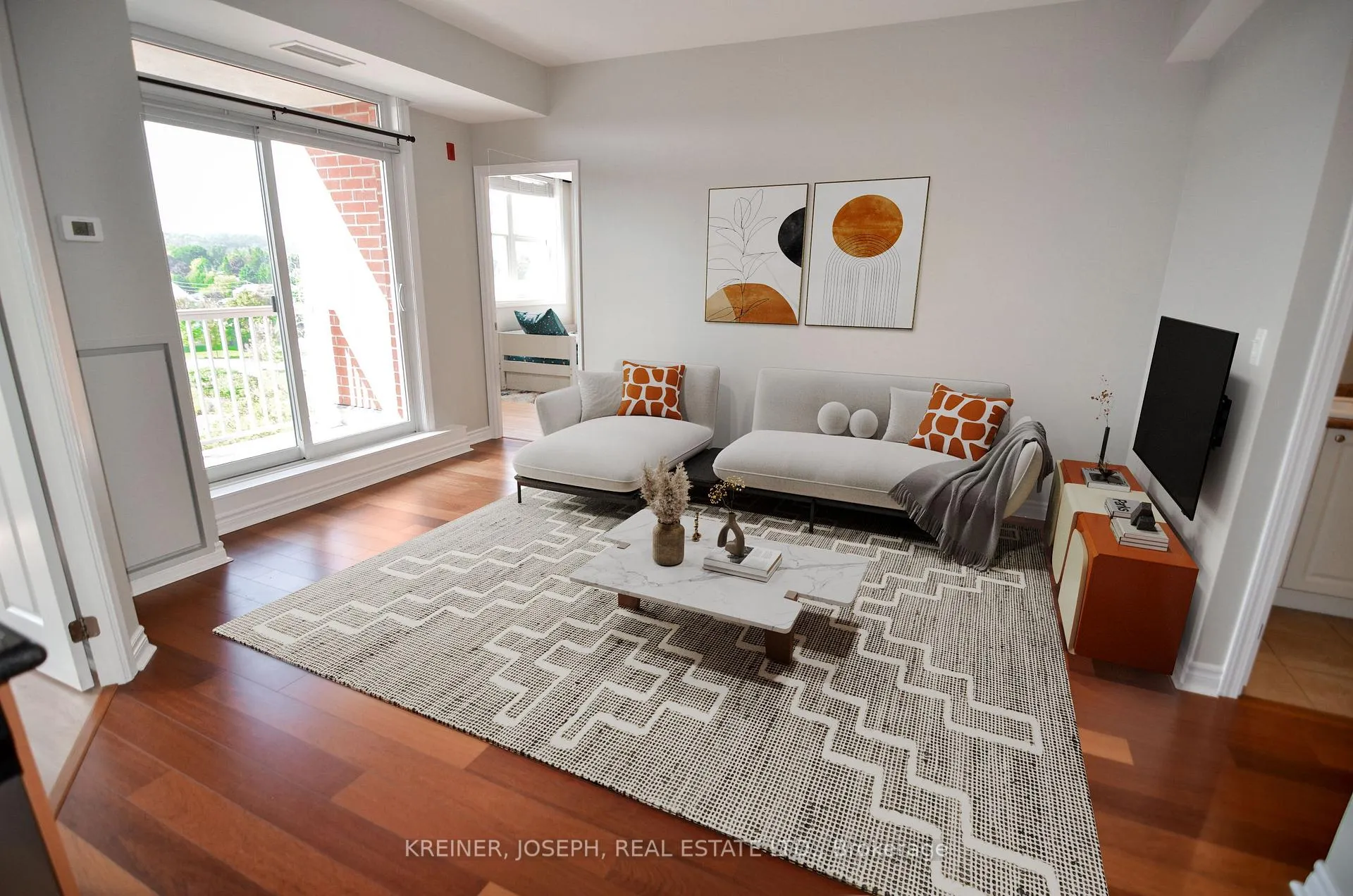 Photo 3 of Unit 404, 15450 Yonge Street, Aurora, Aurora Heights — HOMEH