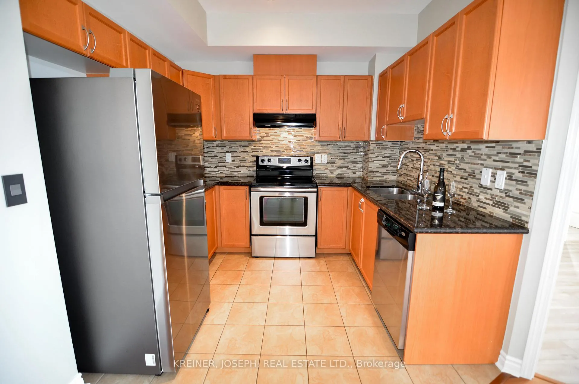 Photo 9 of Unit 404, 15450 Yonge Street, Aurora, Aurora Heights — HOMEH
