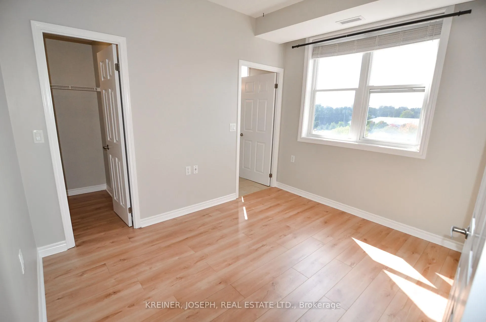 Photo 11 of Unit 404, 15450 Yonge Street, Aurora, Aurora Heights — HOMEH