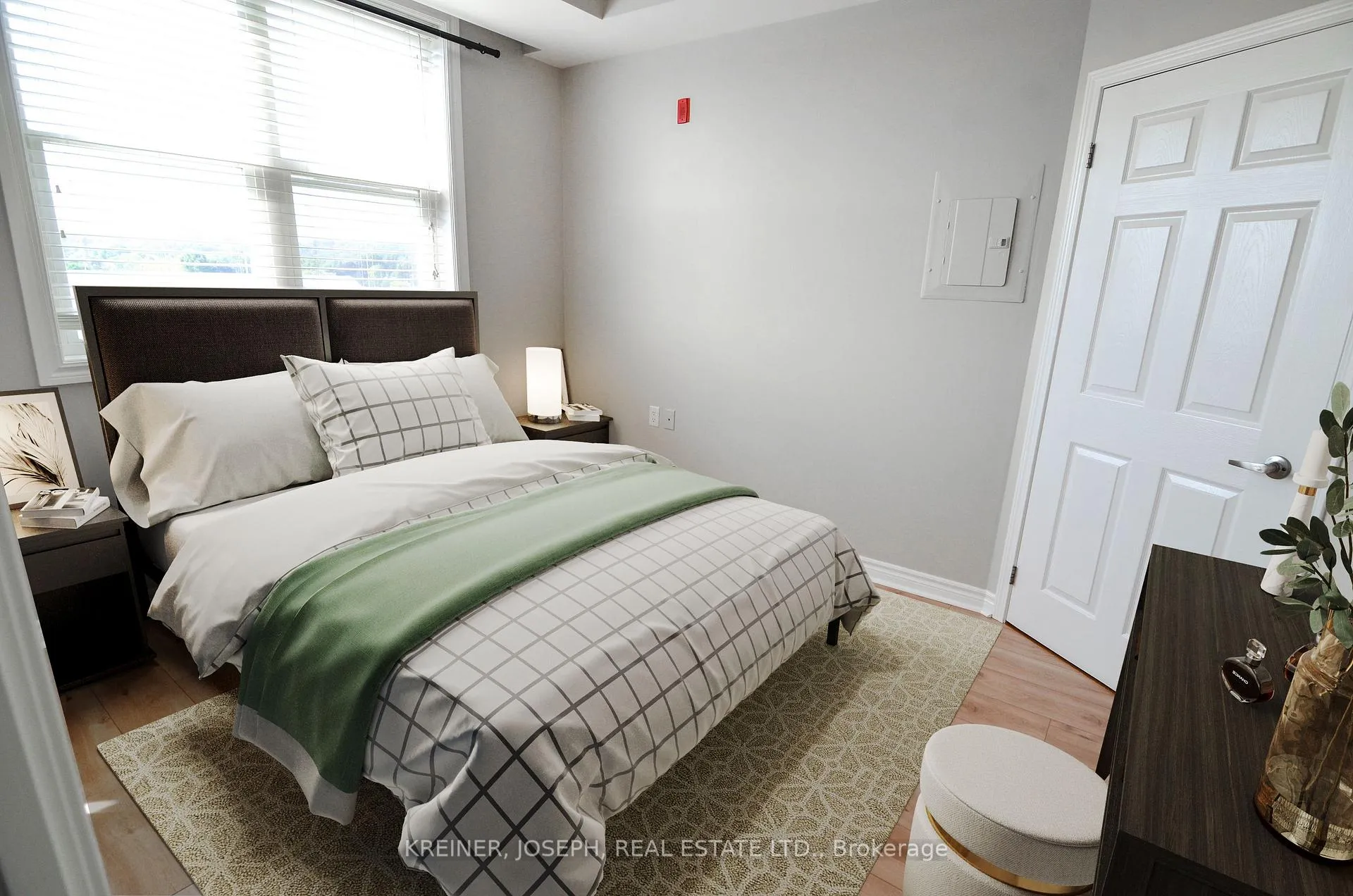 Photo 12 of Unit 404, 15450 Yonge Street, Aurora, Aurora Heights — HOMEH