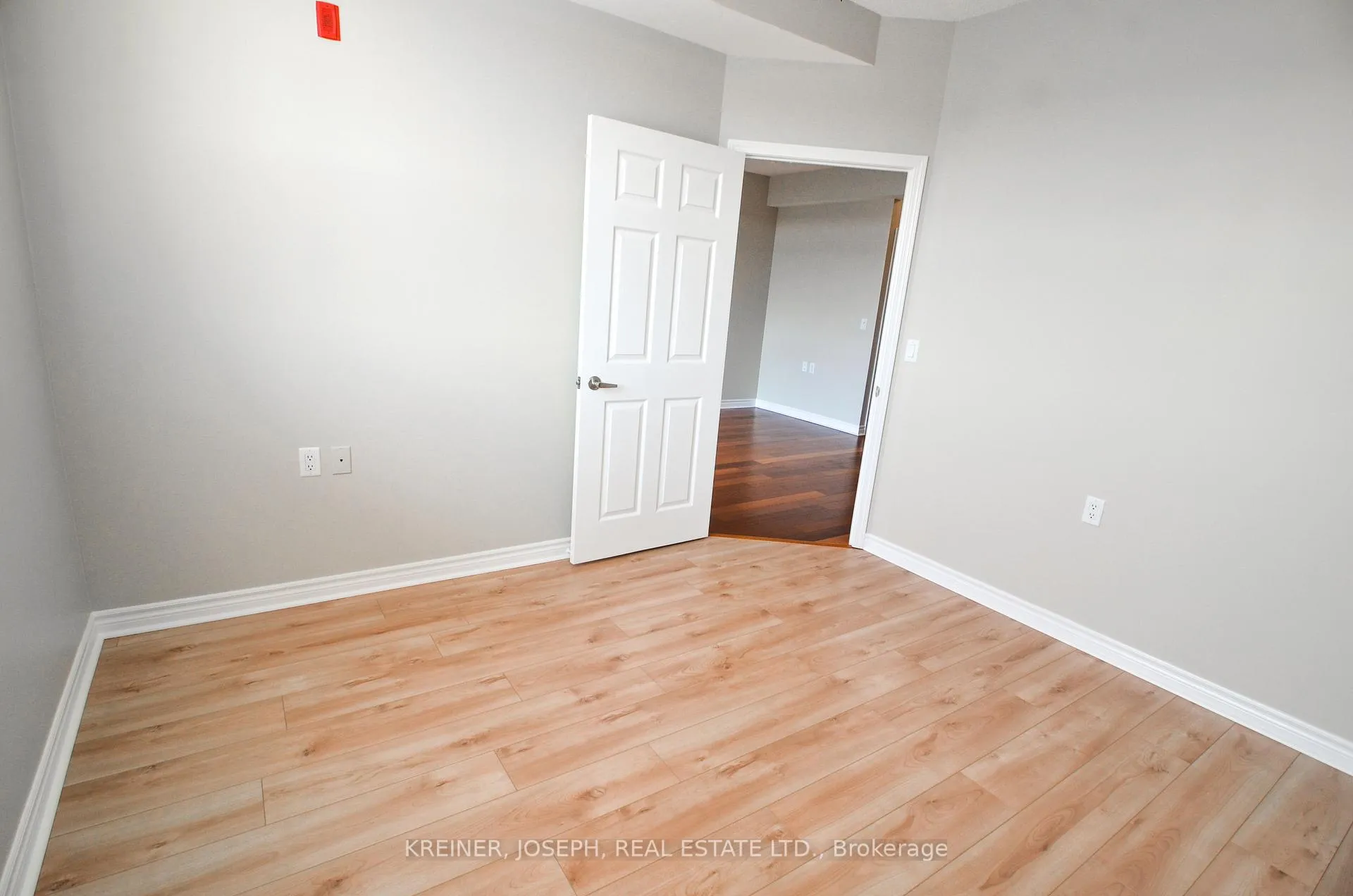 Photo 14 of Unit 404, 15450 Yonge Street, Aurora, Aurora Heights — HOMEH