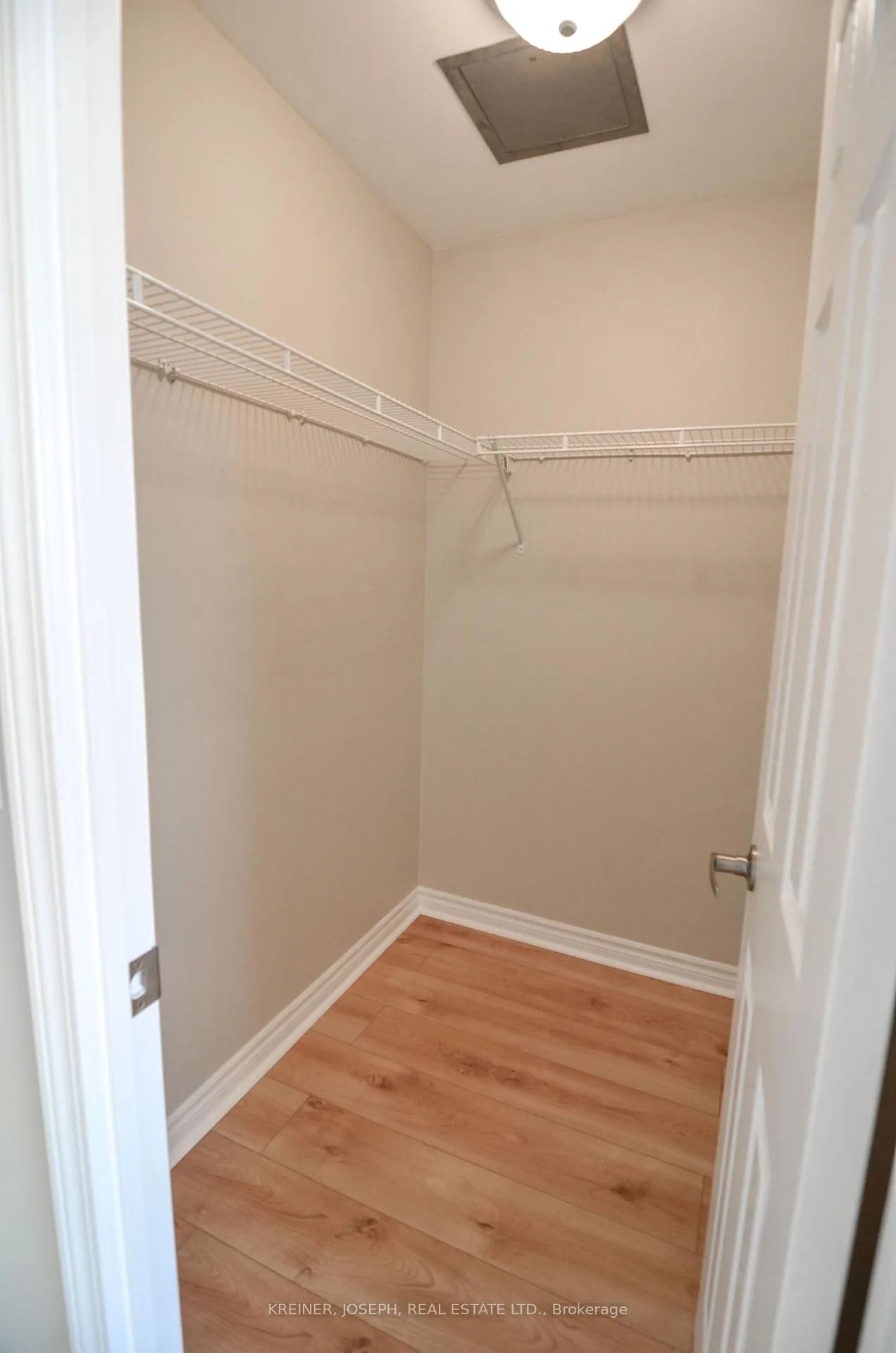 Photo 15 of Unit 404, 15450 Yonge Street, Aurora, Aurora Heights — HOMEH