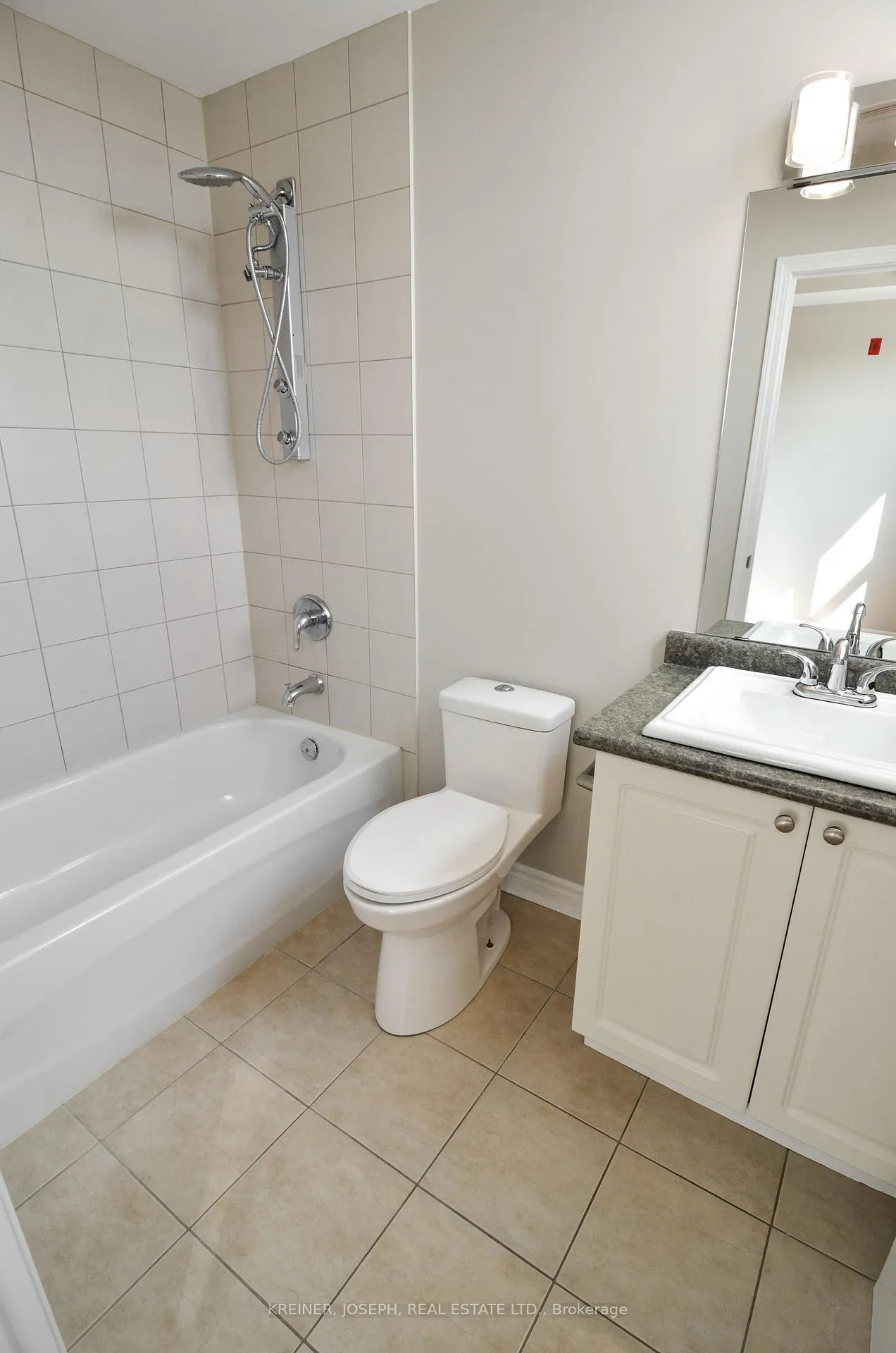 Photo 16 of Unit 404, 15450 Yonge Street, Aurora, Aurora Heights — HOMEH