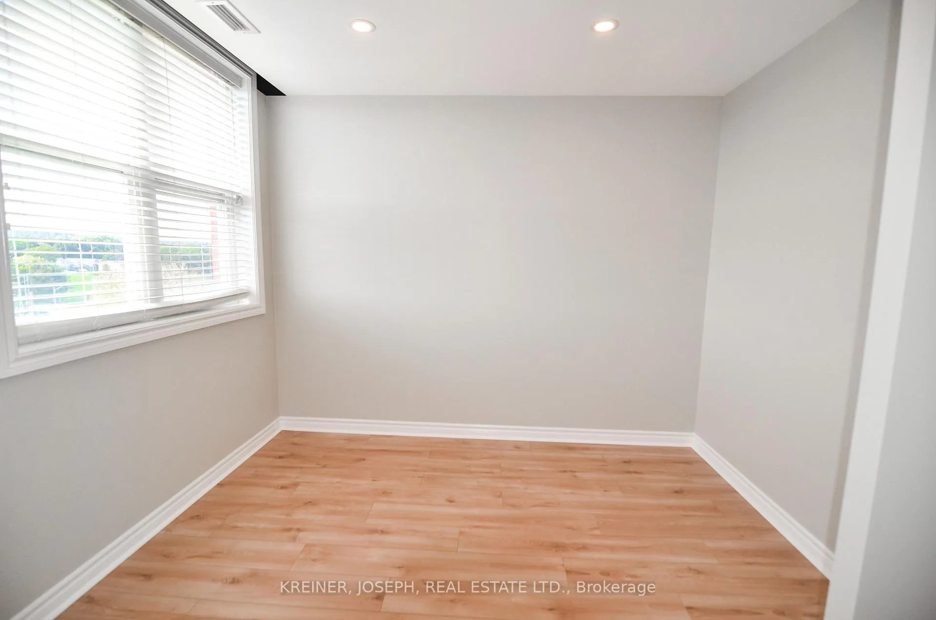 Photo 18 of Unit 404, 15450 Yonge Street, Aurora, Aurora Heights — HOMEH