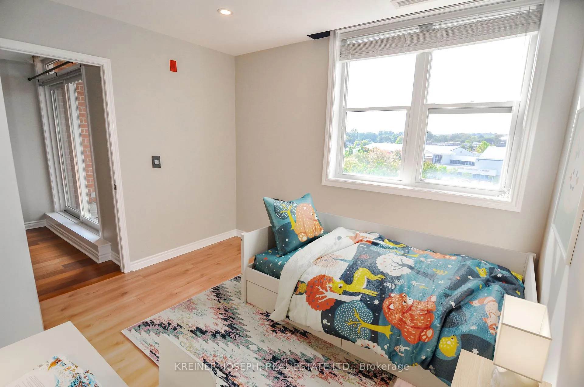 Photo 20 of Unit 404, 15450 Yonge Street, Aurora, Aurora Heights — HOMEH