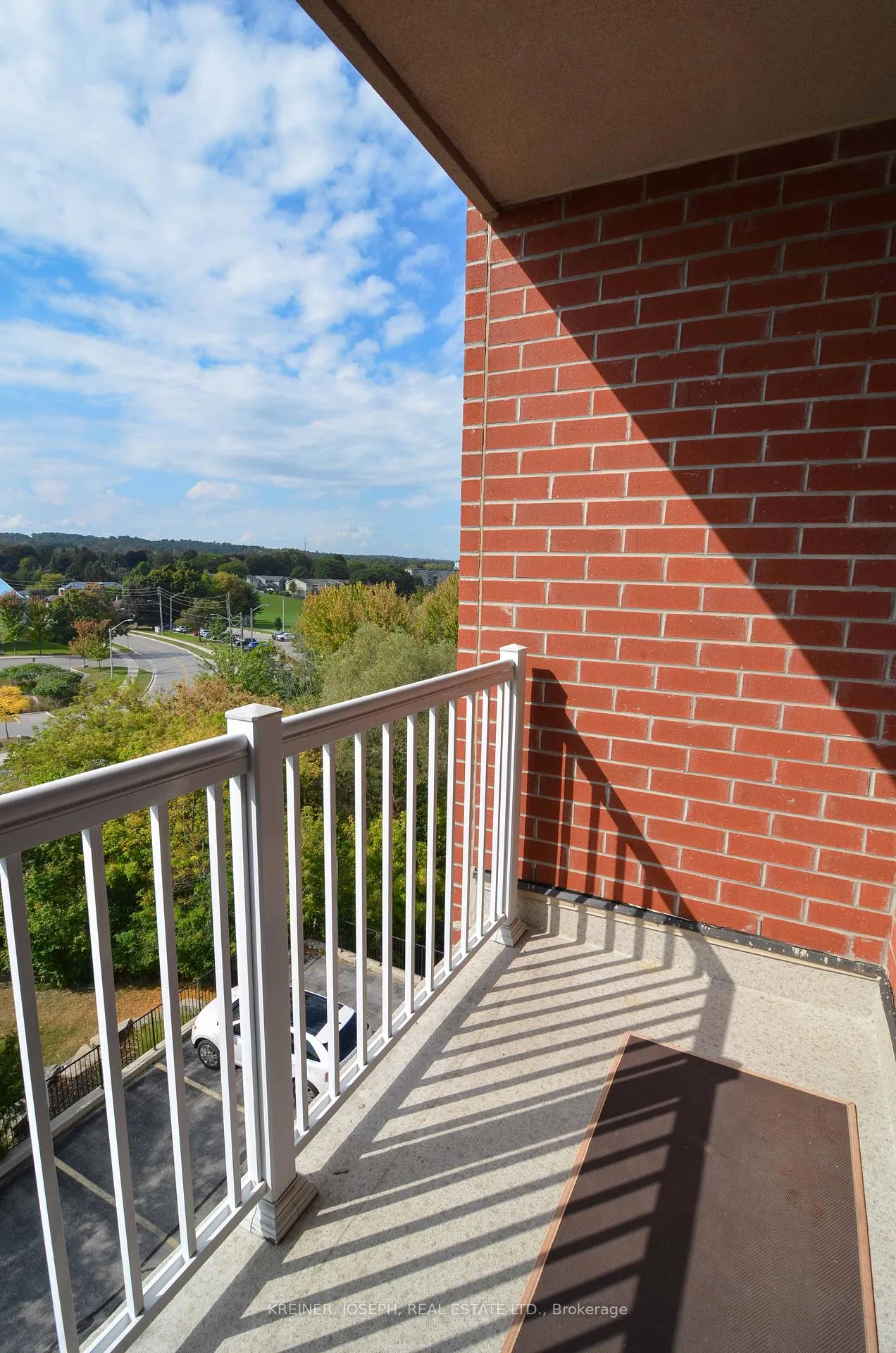 Photo 26 of Unit 404, 15450 Yonge Street, Aurora, Aurora Heights — HOMEH