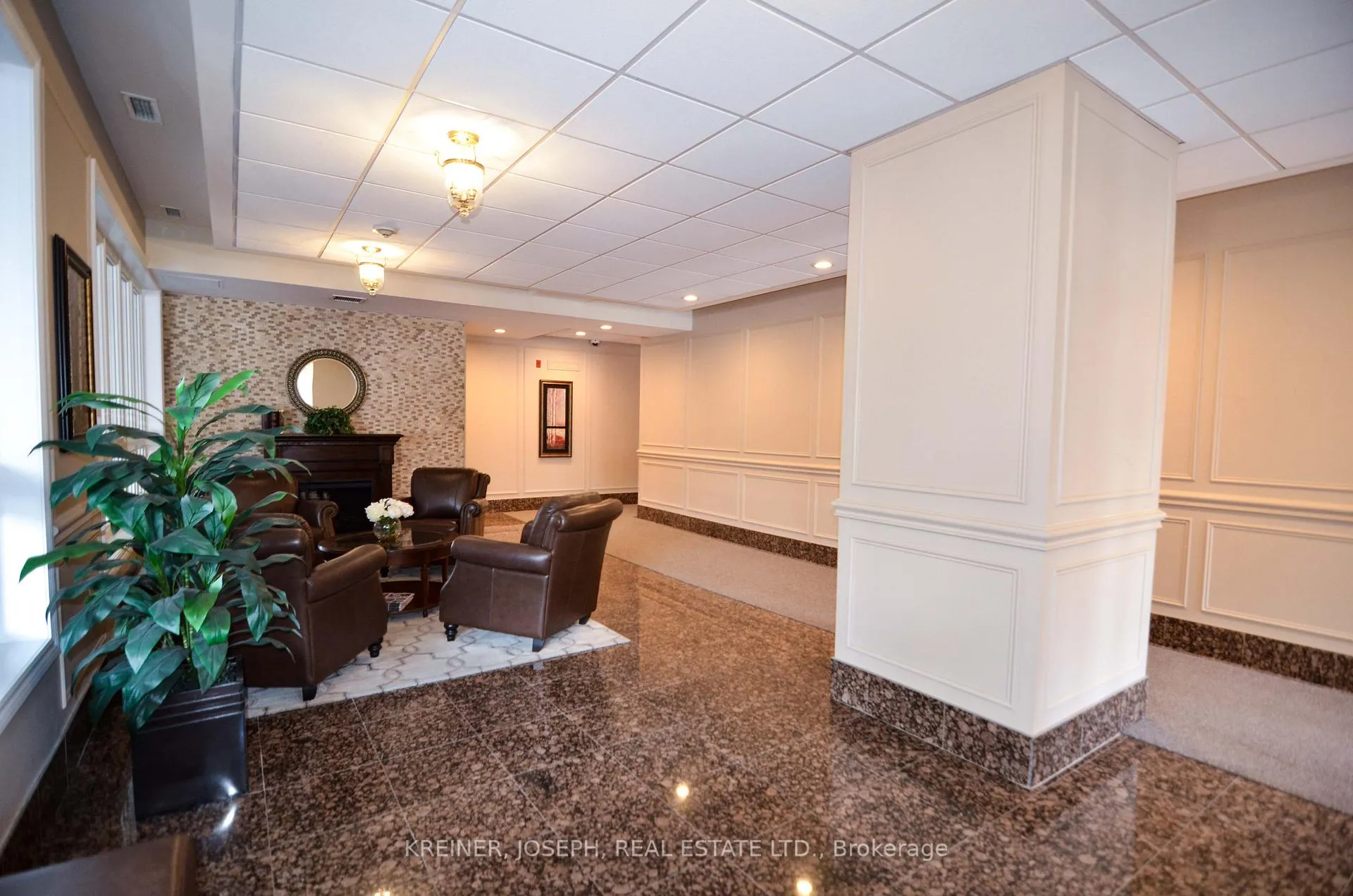 Photo 32 of Unit 404, 15450 Yonge Street, Aurora, Aurora Heights — HOMEH