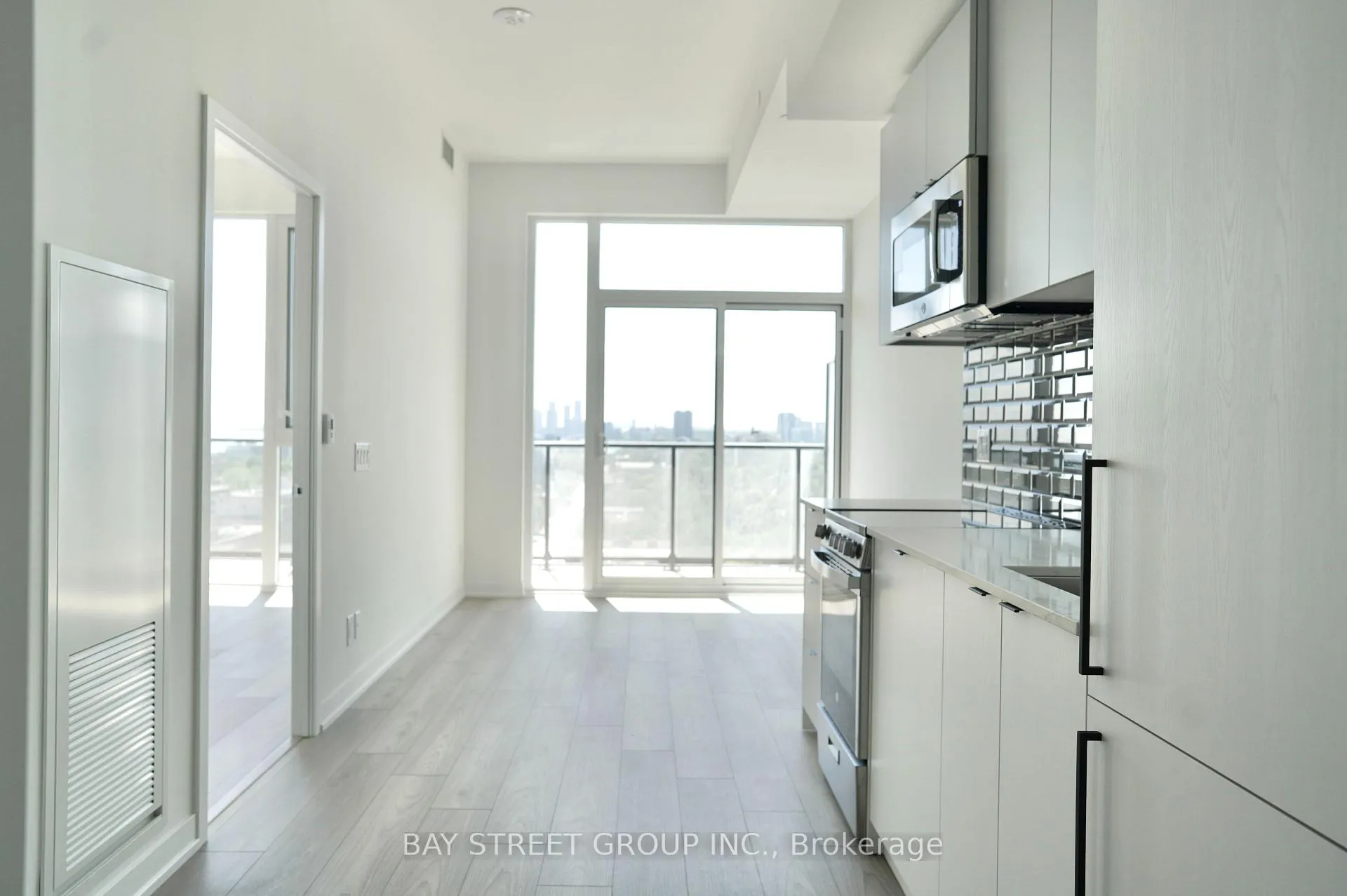 Front of Unit 1217, 285 Dufferin Street W