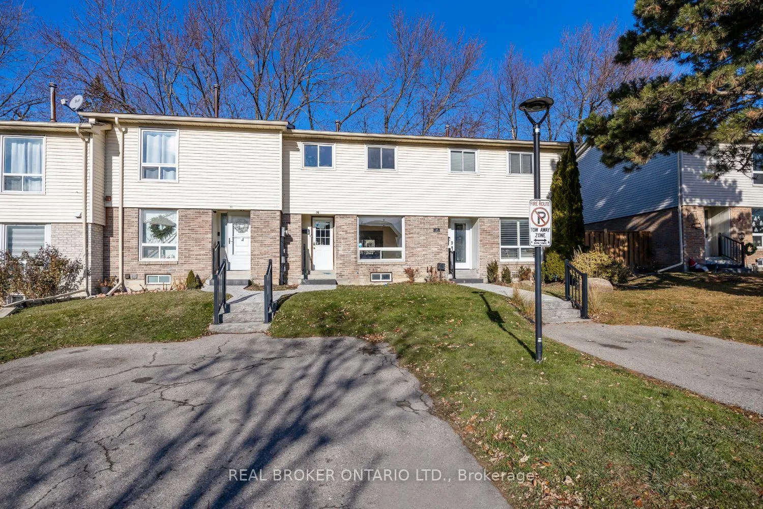 Photo 2 of Unit 26, 611 Galahad Drive, Oshawa, Eastdale — HOMEH