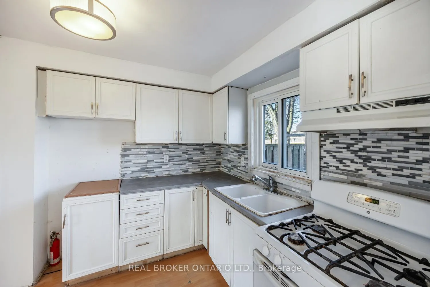 Photo 5 of Unit 26, 611 Galahad Drive, Oshawa, Eastdale — HOMEH