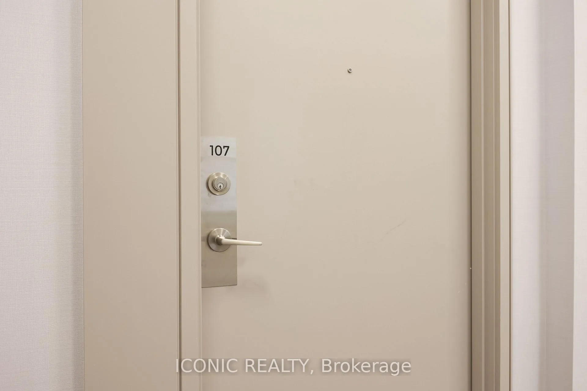 Photo 8 of Unit 107, 681 Yonge Street, Barrie, Painswick South — HOMEH
