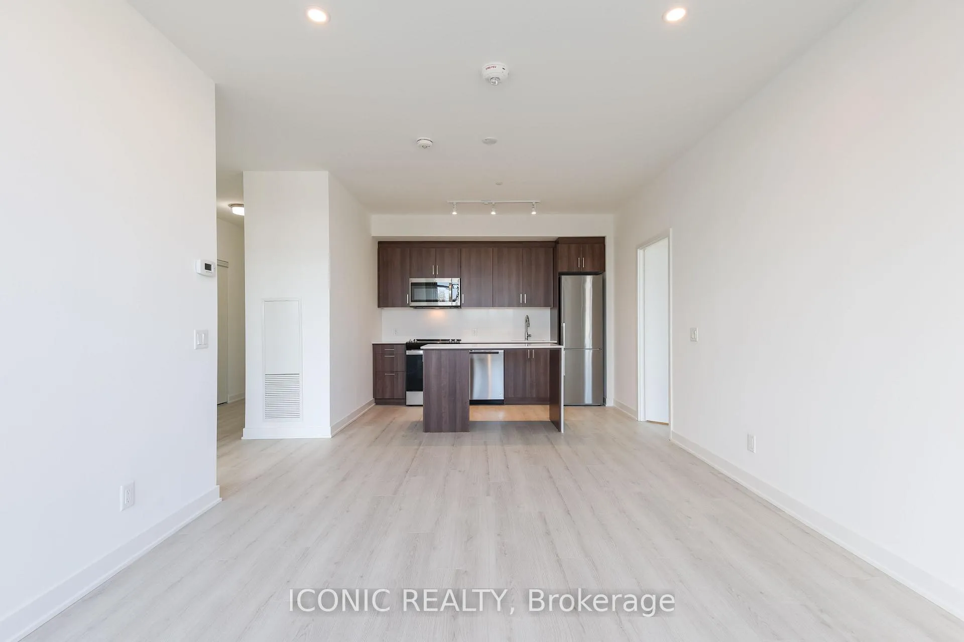 Photo 10 of Unit 107, 681 Yonge Street, Barrie, Painswick South — HOMEH