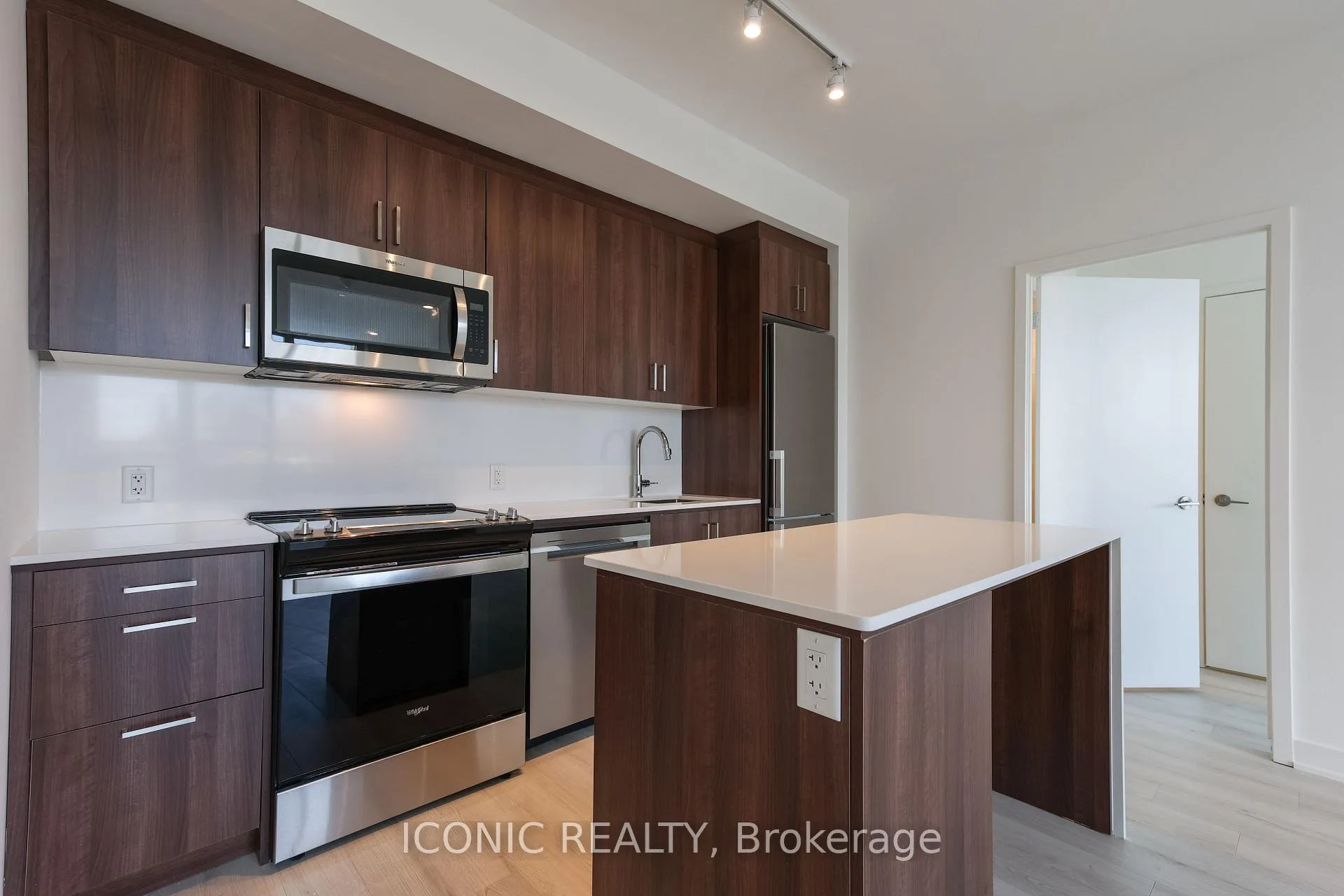 Photo 11 of Unit 107, 681 Yonge Street, Barrie, Painswick South — HOMEH