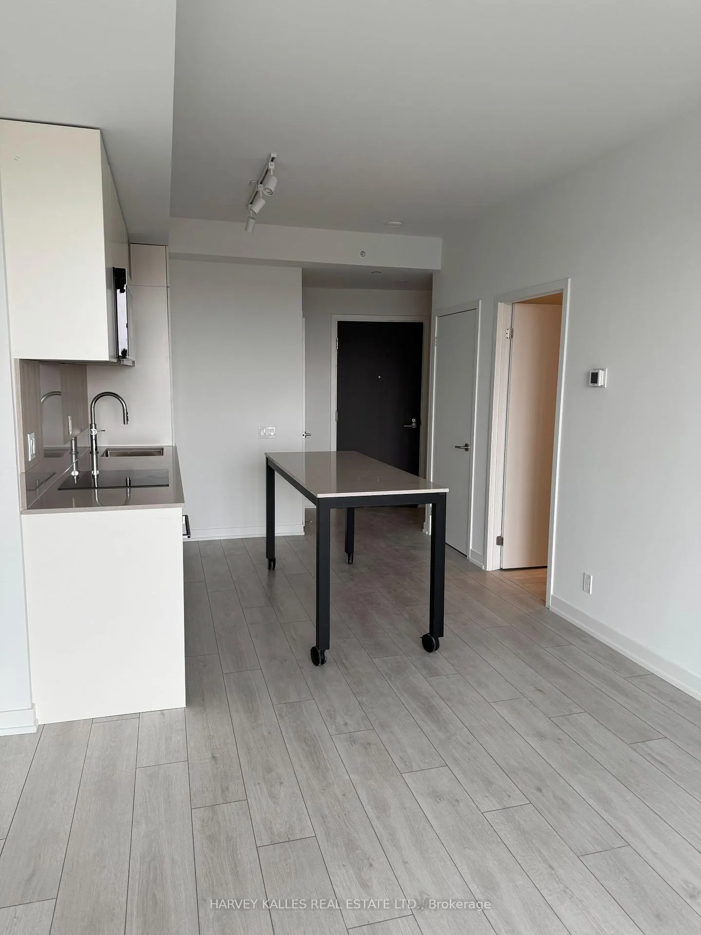 Photo 2 of Unit 2403, 39 Mary Street, Barrie, City Centre — HOMEH