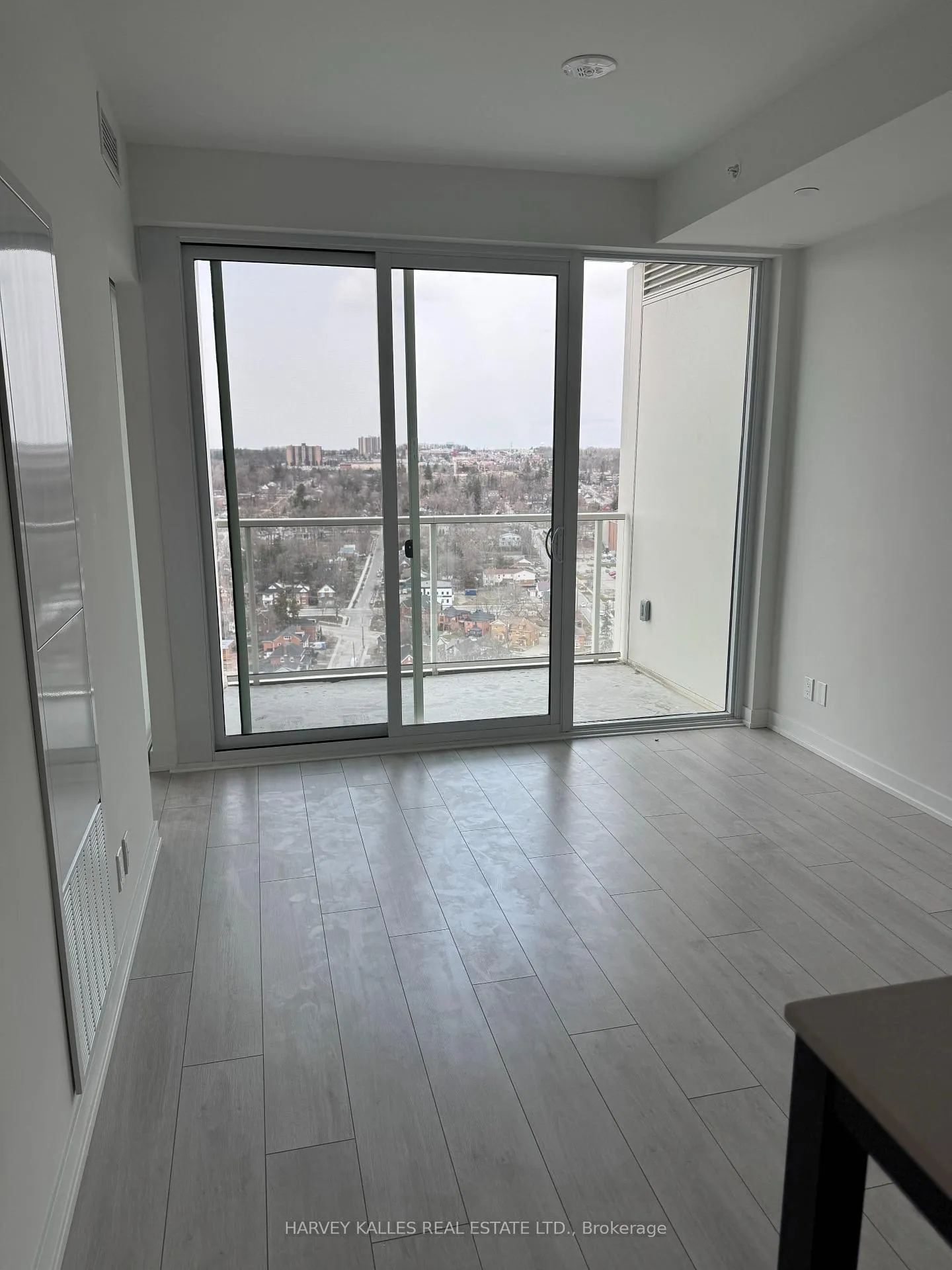 Photo 4 of Unit 2403, 39 Mary Street, Barrie, City Centre — HOMEH