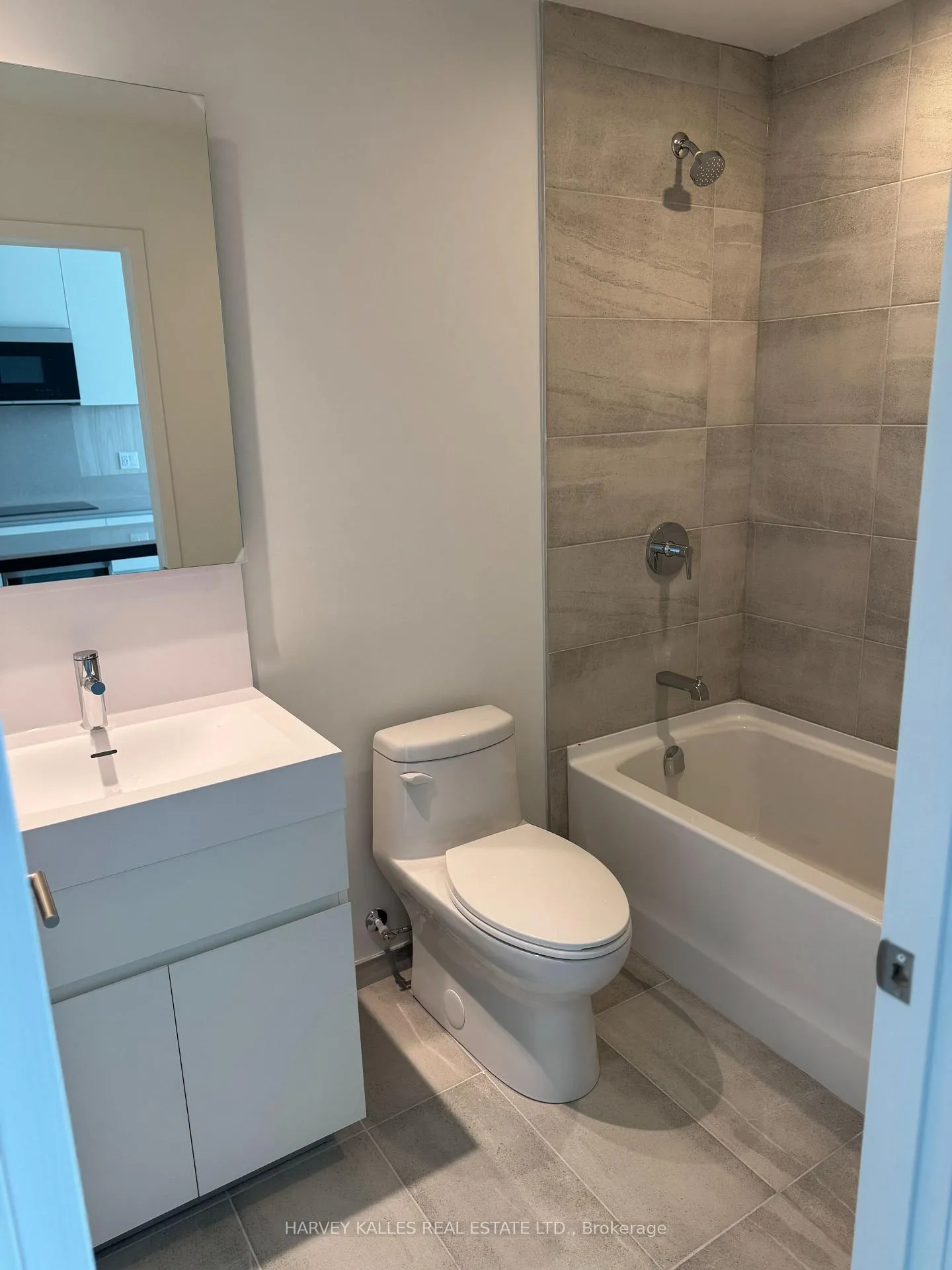 Photo 5 of Unit 2403, 39 Mary Street, Barrie, City Centre — HOMEH