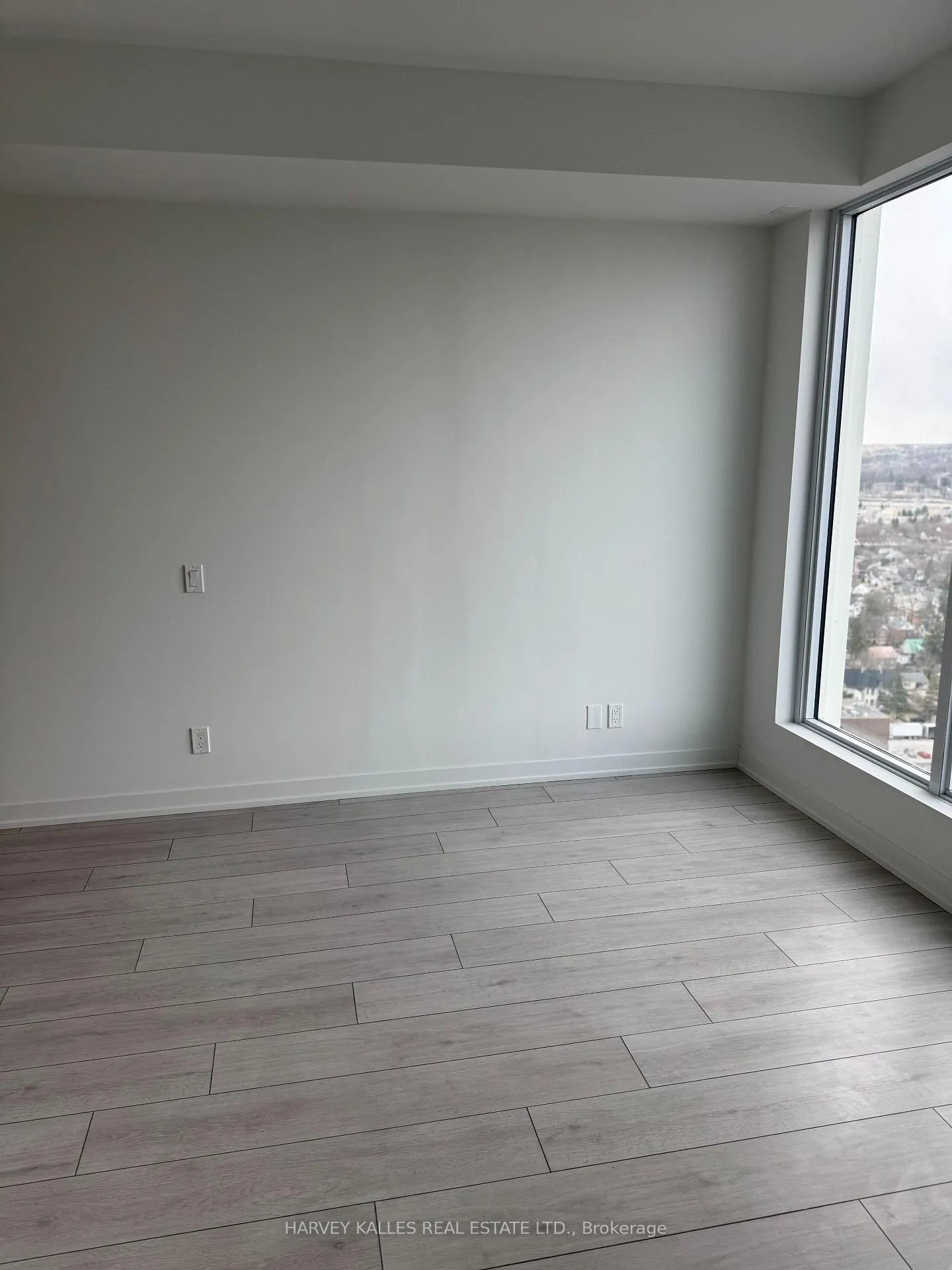 Photo 7 of Unit 2403, 39 Mary Street, Barrie, City Centre — HOMEH