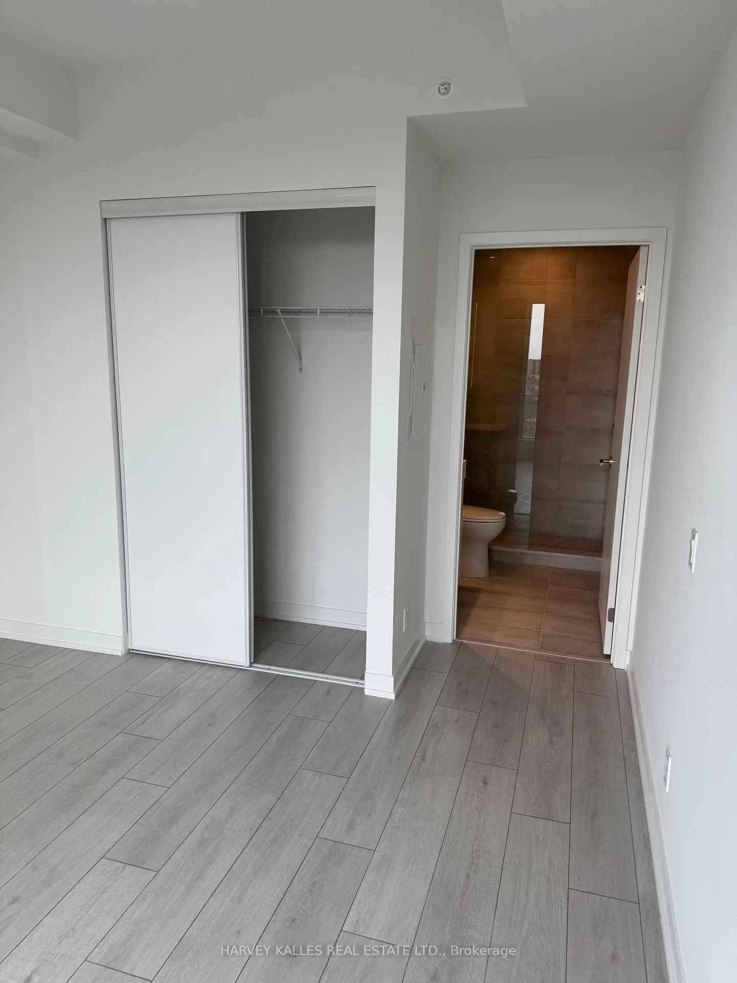 Photo 9 of Unit 2403, 39 Mary Street, Barrie, City Centre — HOMEH