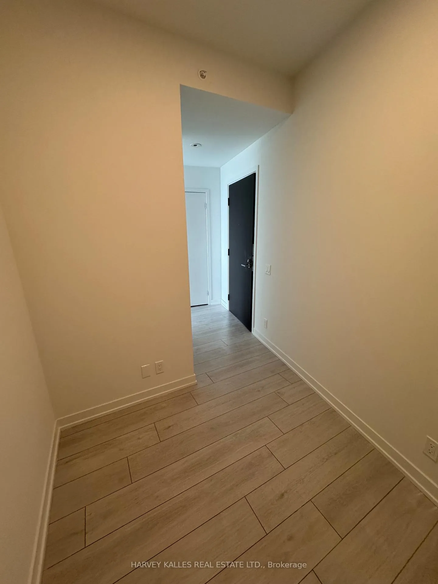 Photo 16 of Unit 2403, 39 Mary Street, Barrie, City Centre — HOMEH