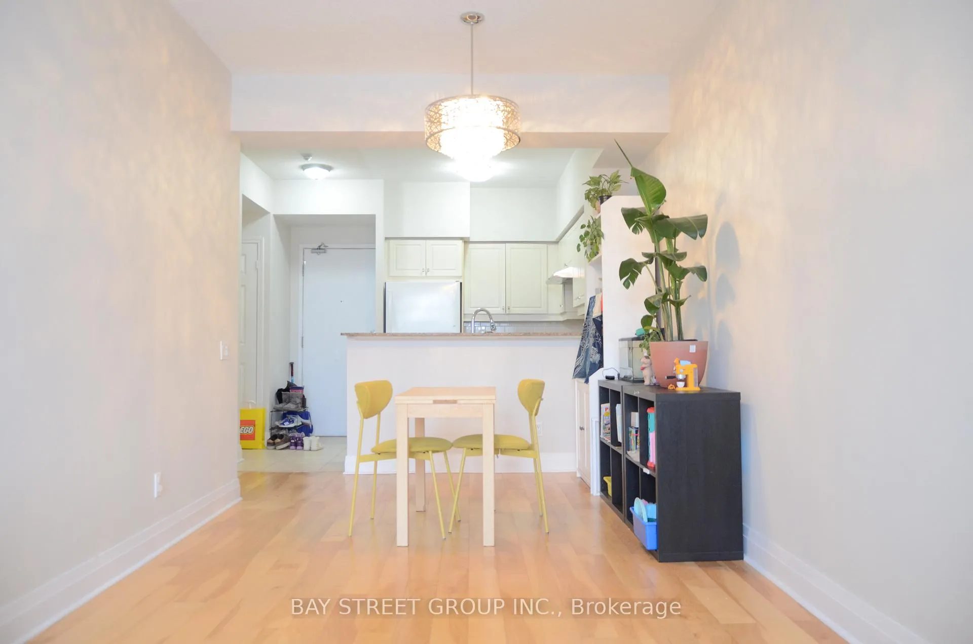 Front of Unit 514, 451 Rosewell Avenue