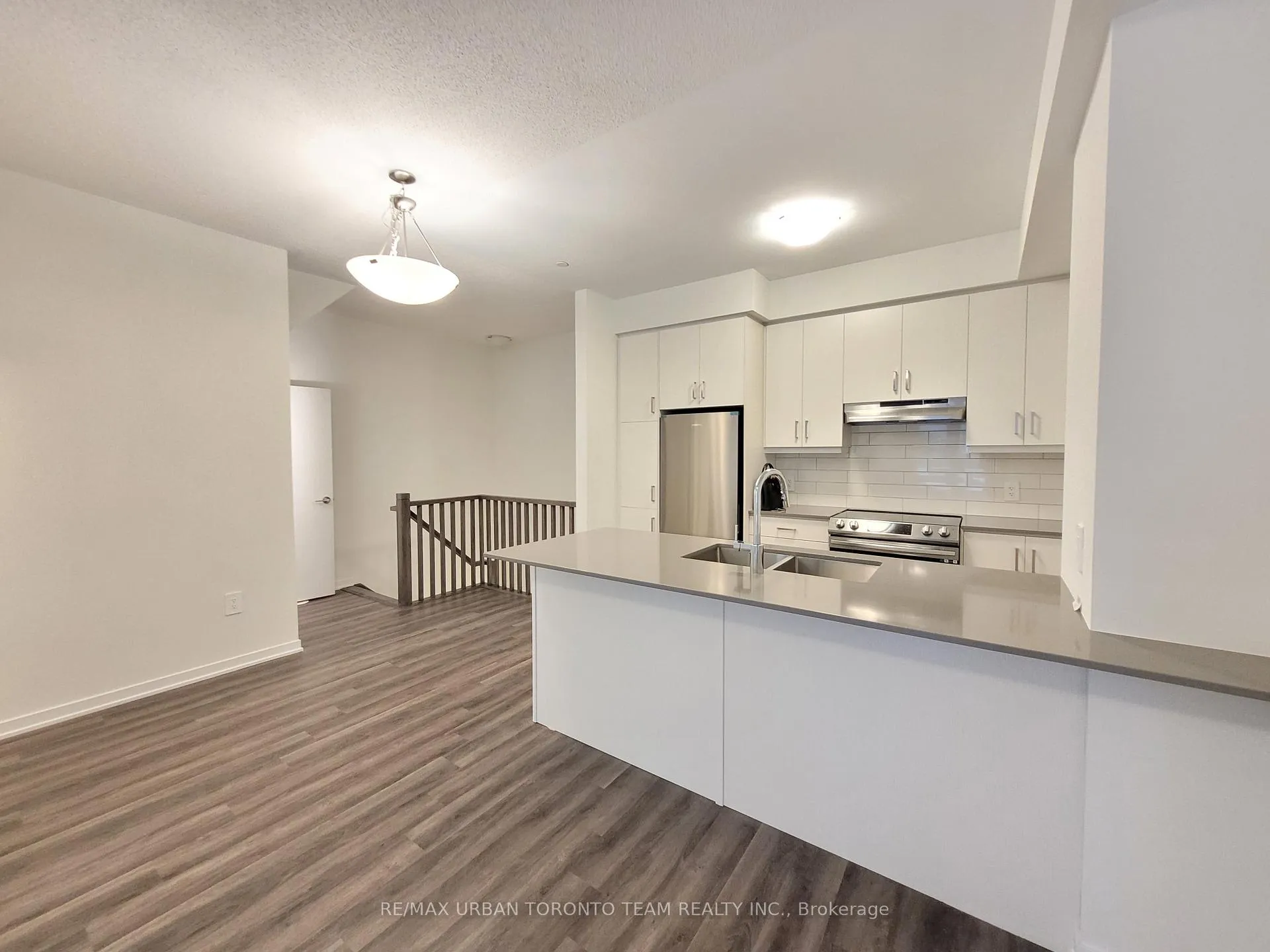 Photo 4 of Unit 88, 39 Honeycrisp Crescent, Vaughan, Vaughan Corporate Centre — HOMEH