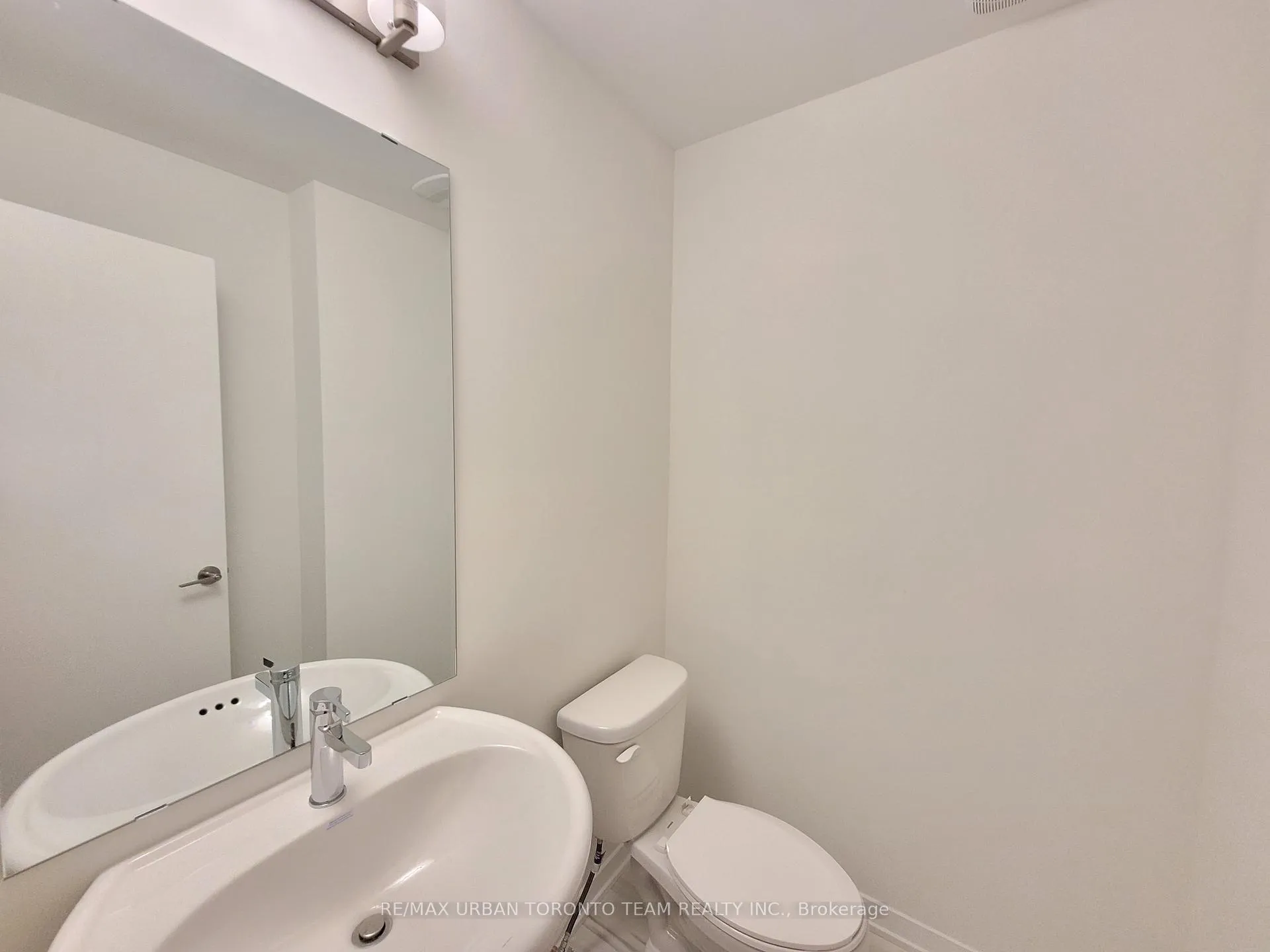 Photo 6 of Unit 88, 39 Honeycrisp Crescent, Vaughan, Vaughan Corporate Centre — HOMEH