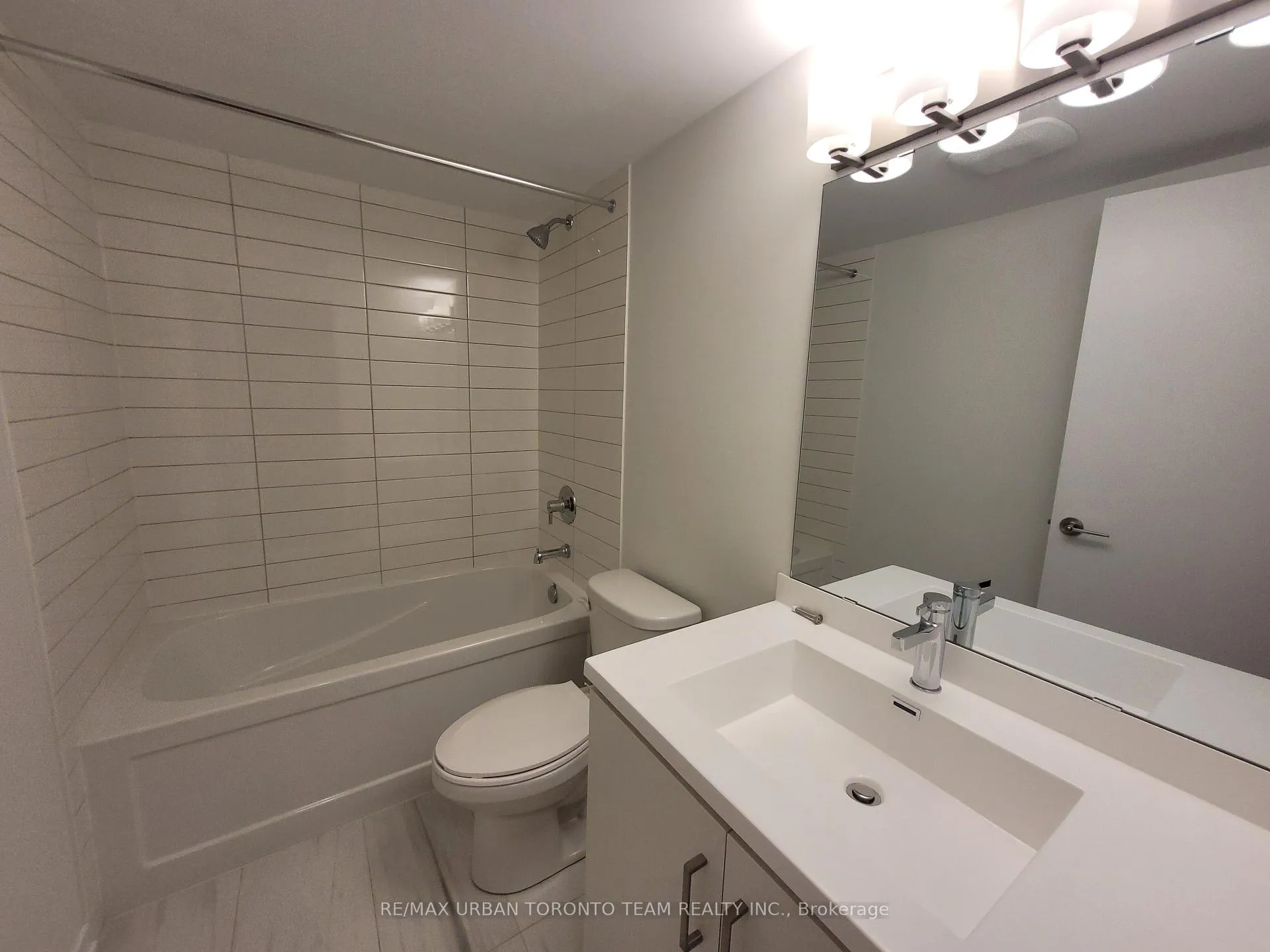Photo 8 of Unit 88, 39 Honeycrisp Crescent, Vaughan, Vaughan Corporate Centre — HOMEH