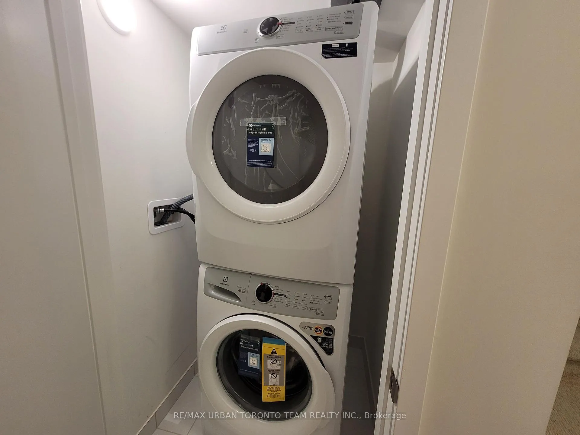 Photo 9 of Unit 88, 39 Honeycrisp Crescent, Vaughan, Vaughan Corporate Centre — HOMEH