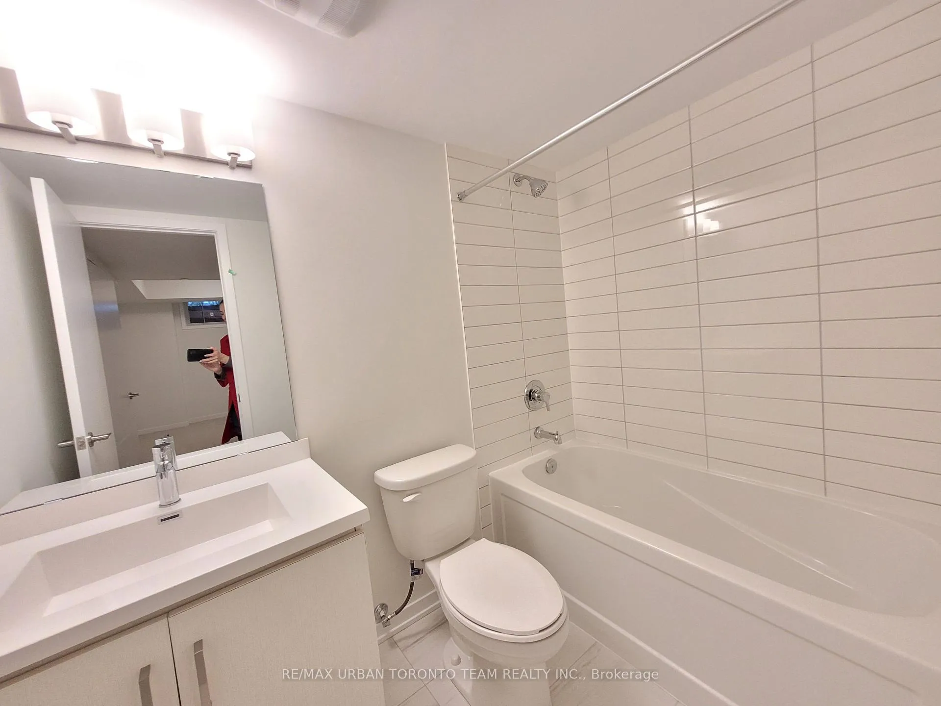 Photo 11 of Unit 88, 39 Honeycrisp Crescent, Vaughan, Vaughan Corporate Centre — HOMEH